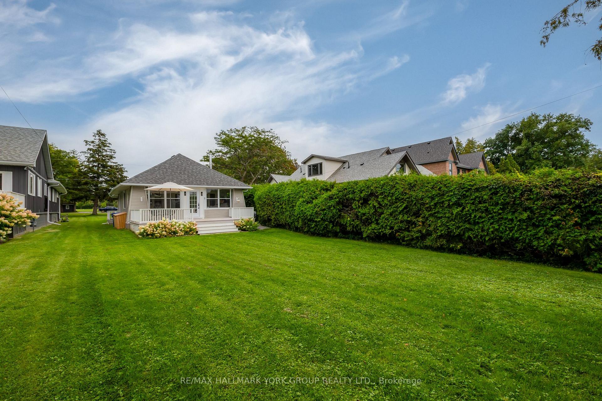 Photo 4 of 913 Lake Drive N, Georgina, Historic Lakeshore Communities — HOMEH