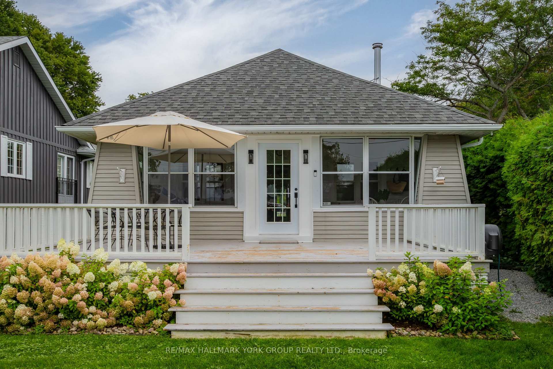Photo 5 of 913 Lake Drive N, Georgina, Historic Lakeshore Communities — HOMEH