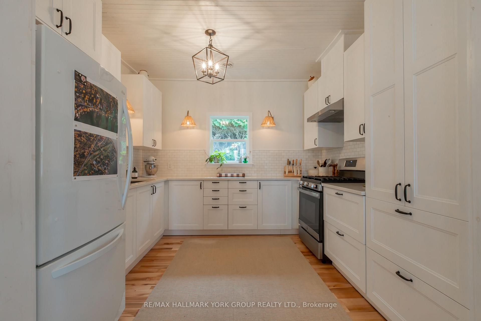 Photo 18 of 913 Lake Drive N, Georgina, Historic Lakeshore Communities — HOMEH