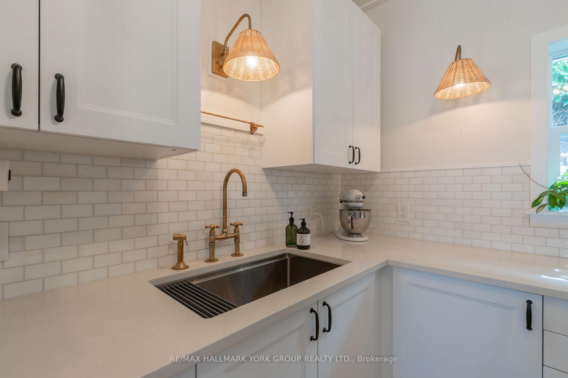Photo 20 of 913 Lake Drive N, Georgina, Historic Lakeshore Communities — HOMEH