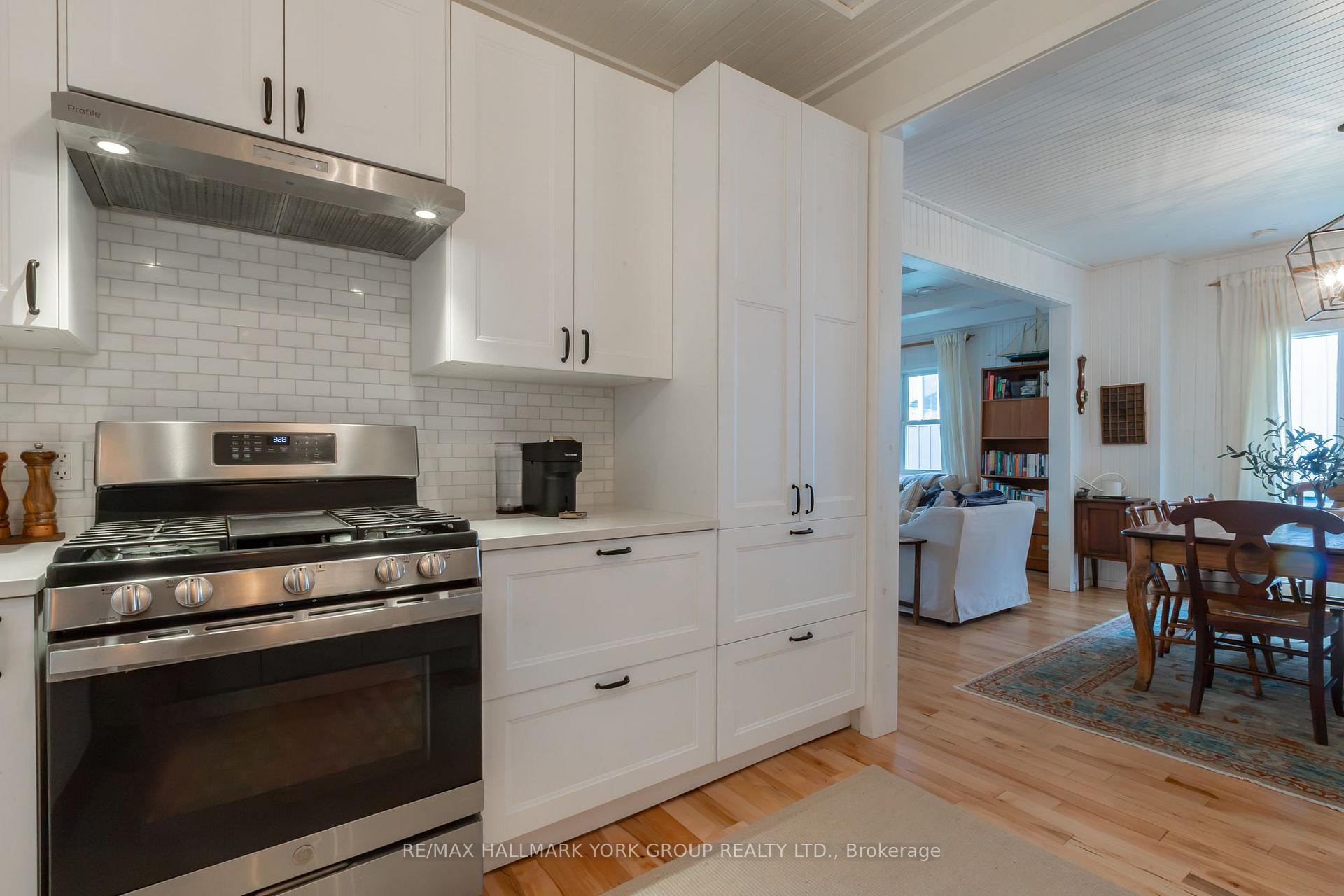 Photo 22 of 913 Lake Drive N, Georgina, Historic Lakeshore Communities — HOMEH