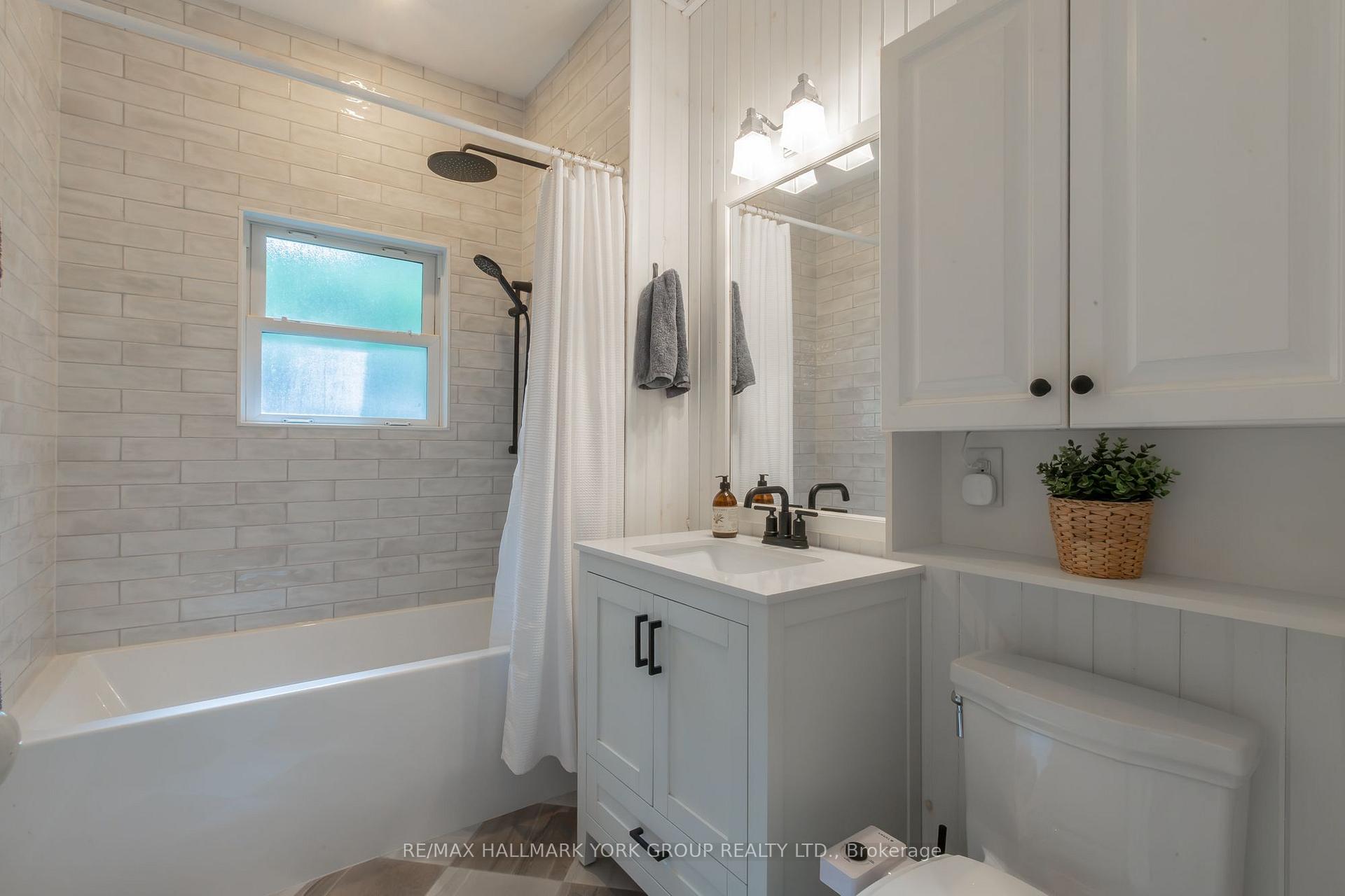 Photo 24 of 913 Lake Drive N, Georgina, Historic Lakeshore Communities — HOMEH