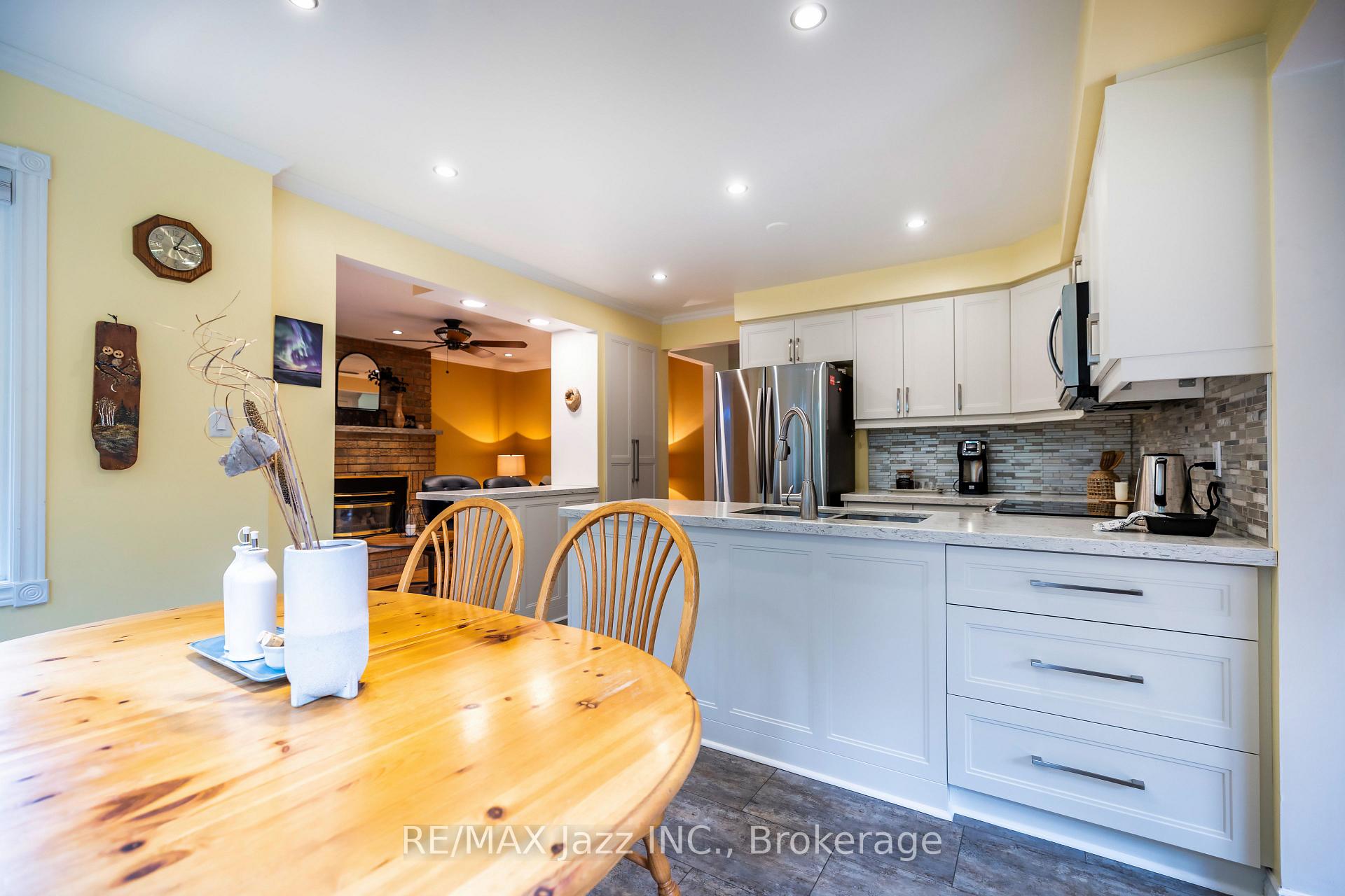 Photo 4 of 29 Valleycrest Drive, Clarington, Courtice — HOMEH