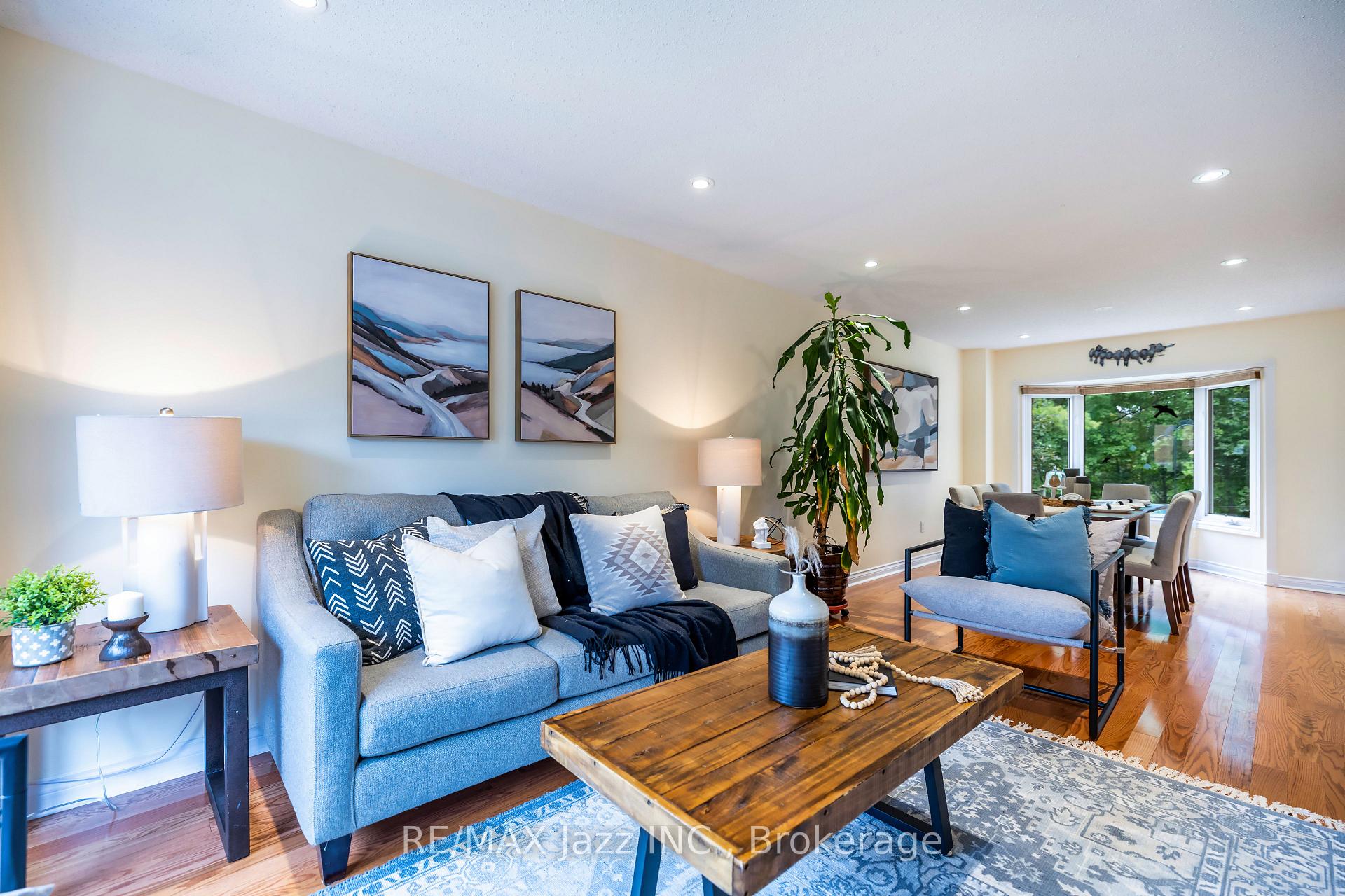 Photo 8 of 29 Valleycrest Drive, Clarington, Courtice — HOMEH