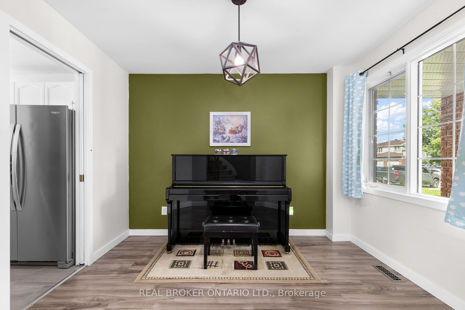 Photo 8 of 135 Daventry Crescent, Ottawa, Barrhaven - Longfields — HOMEH