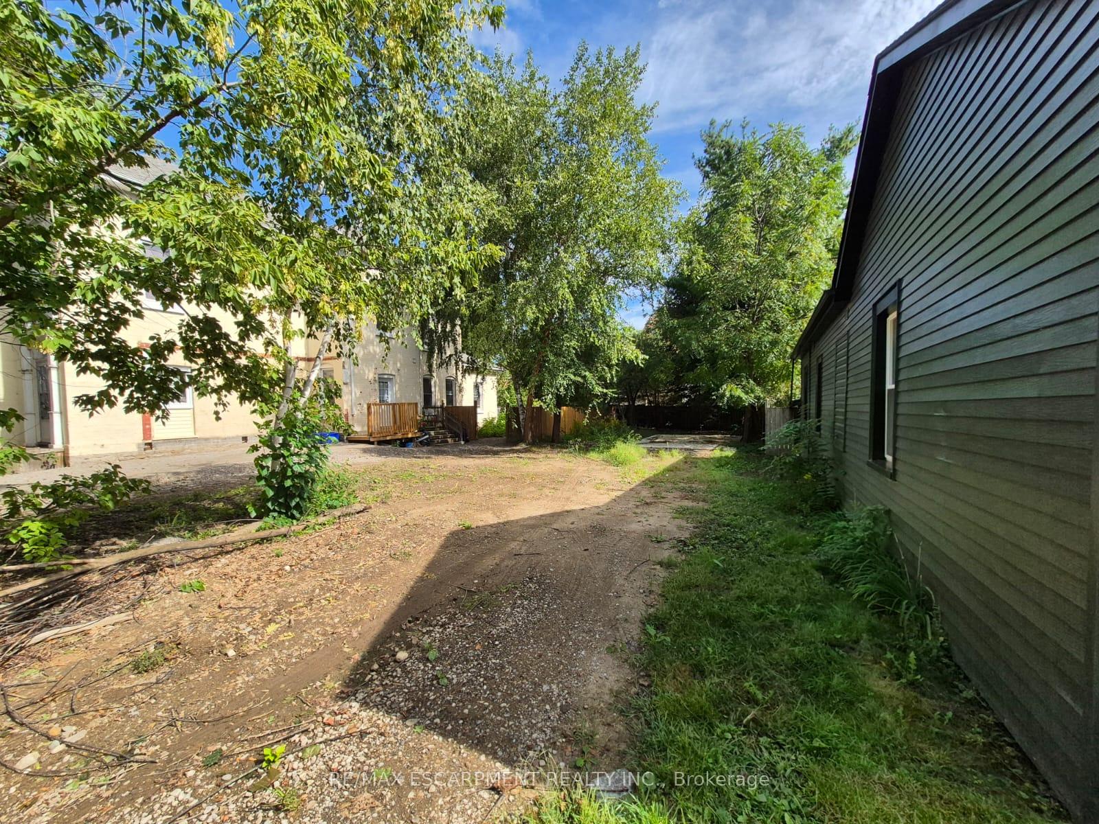 Photo 5 of 51 Pearl Street, Brantford, Downtown Core — HOMEH