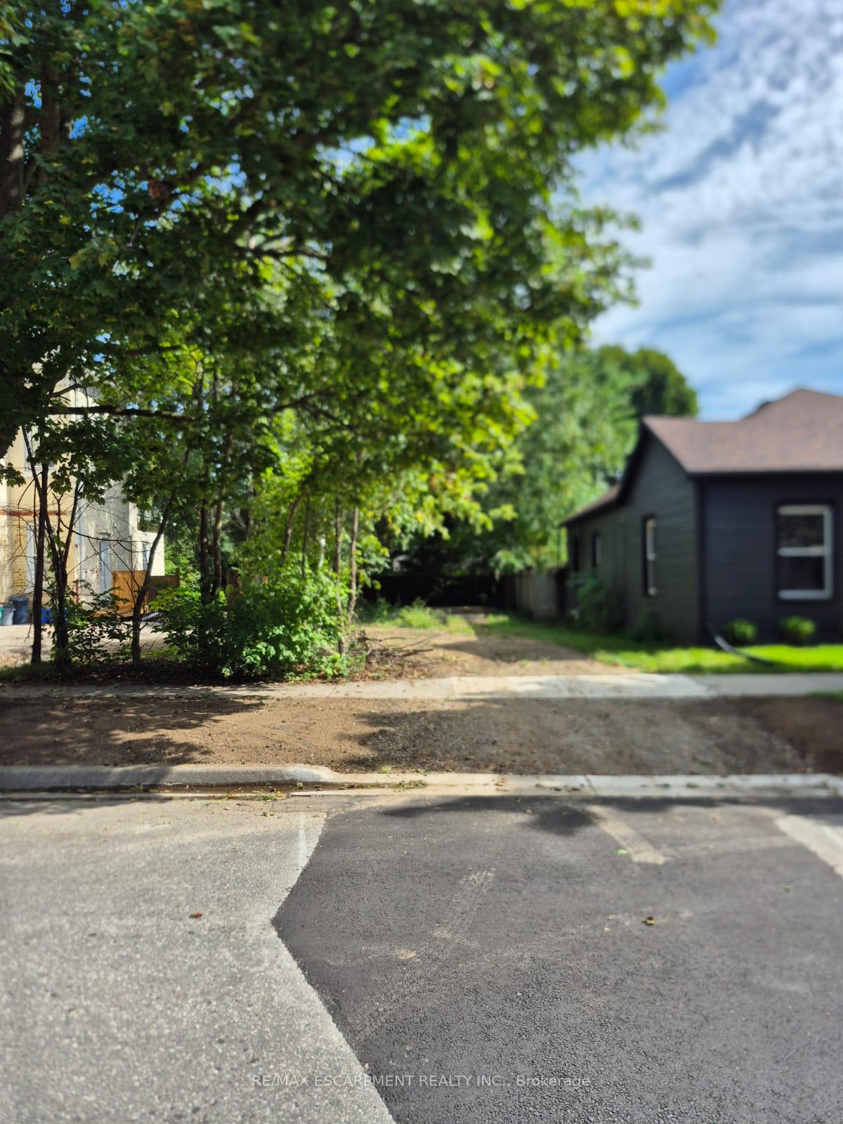 Photo 10 of 51 Pearl Street, Brantford, Downtown Core — HOMEH