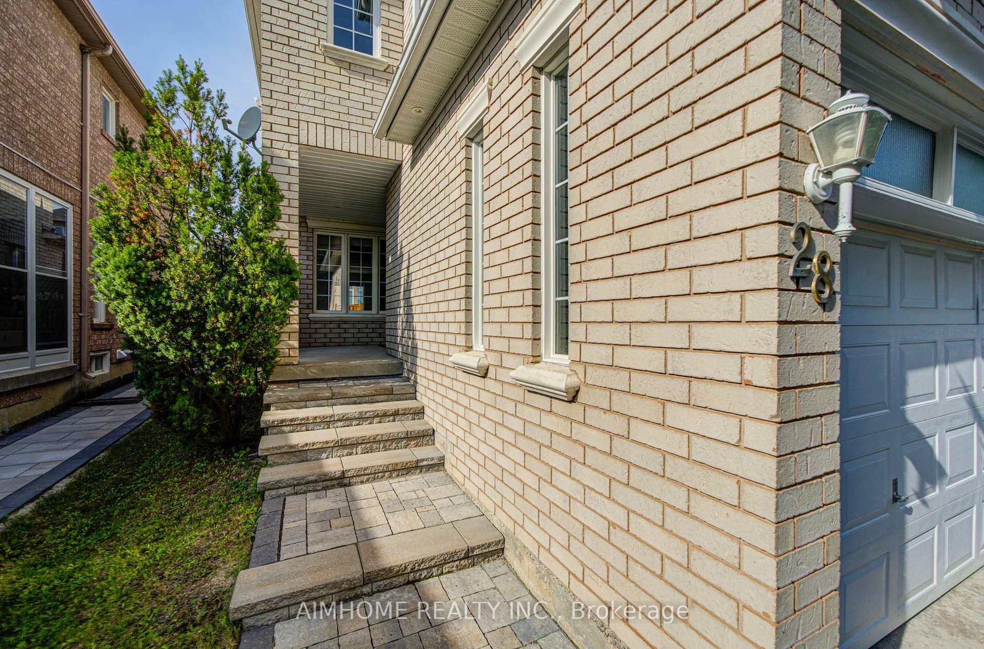 Photo 3 of MAIN - 28 Kiwi Crescent, Richmond Hill, Rouge Woods — HOMEH