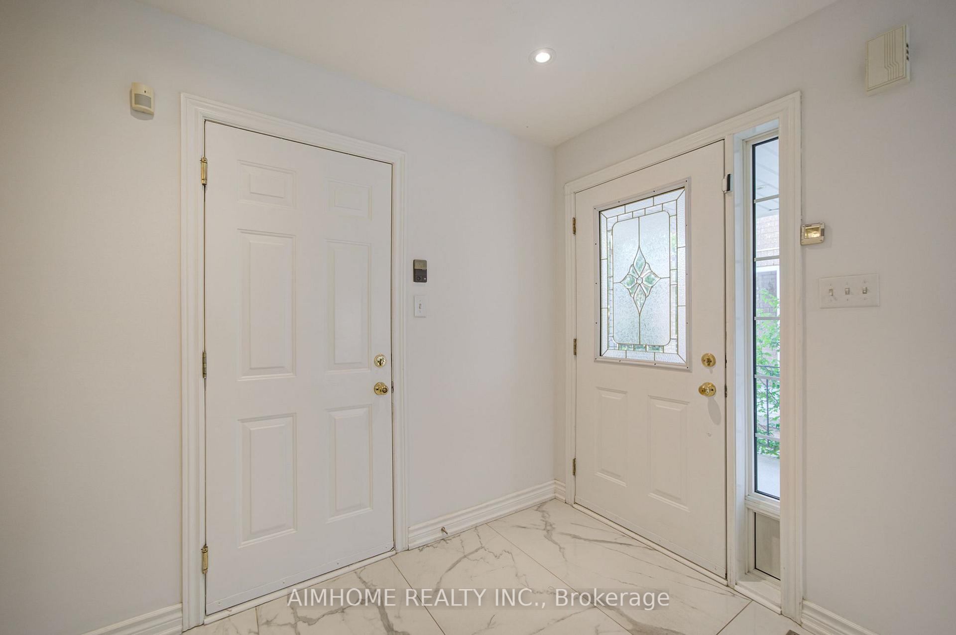Photo 4 of MAIN - 28 Kiwi Crescent, Richmond Hill, Rouge Woods — HOMEH