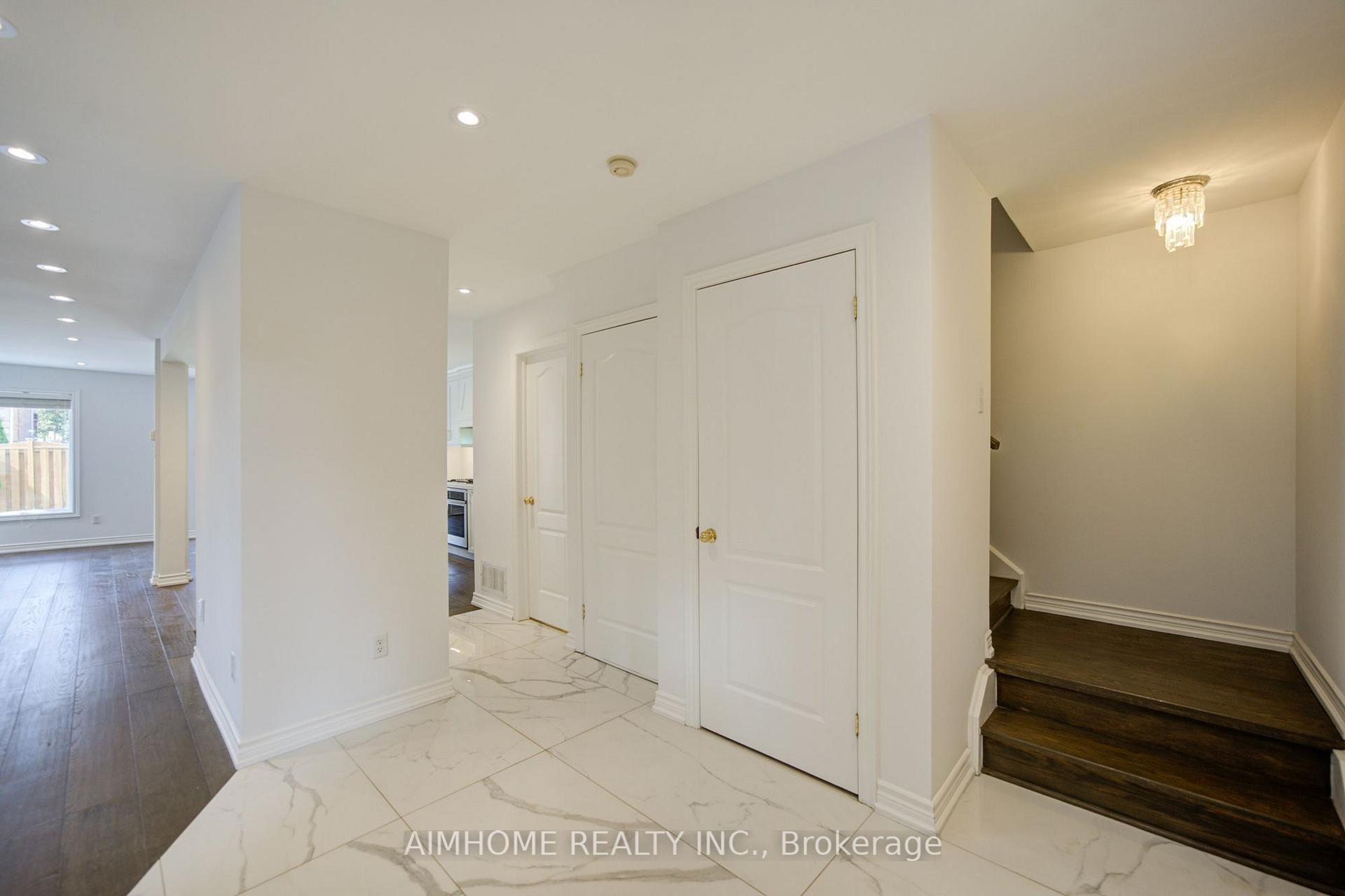 Photo 5 of MAIN - 28 Kiwi Crescent, Richmond Hill, Rouge Woods — HOMEH