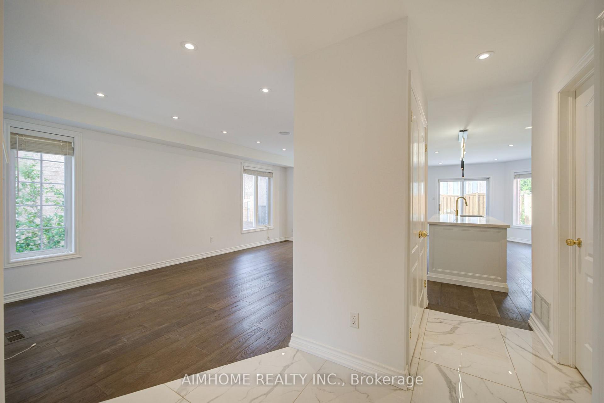 Photo 6 of MAIN - 28 Kiwi Crescent, Richmond Hill, Rouge Woods — HOMEH