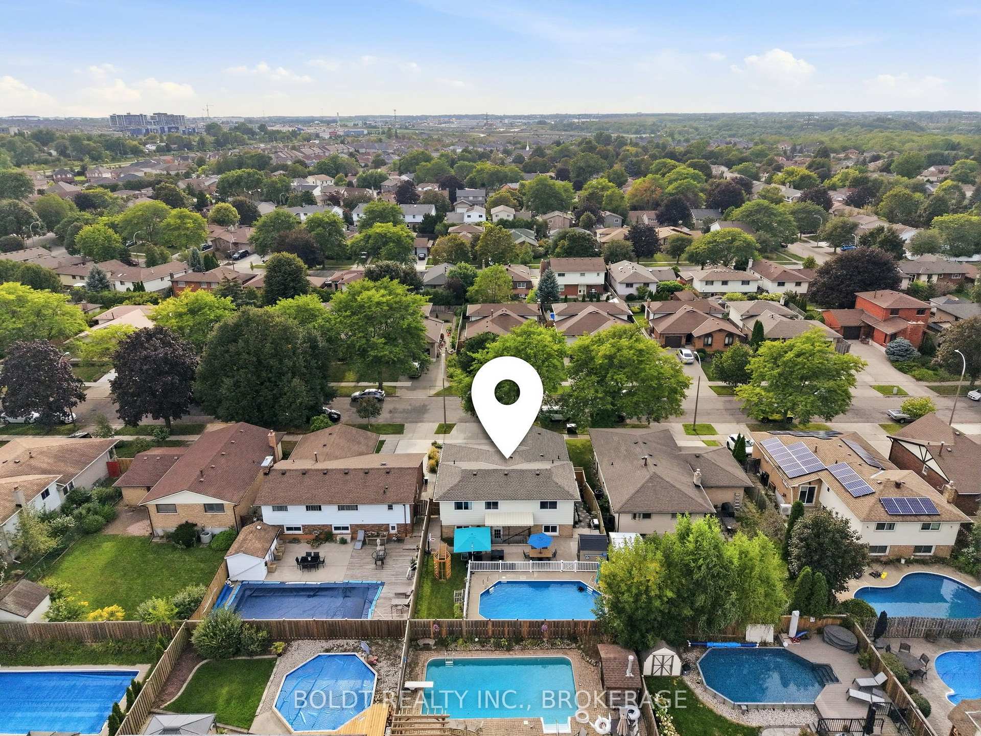 Photo 3 of 84 Allanbrook Street, Hamilton, Stoney Creek Mountain — HOMEH