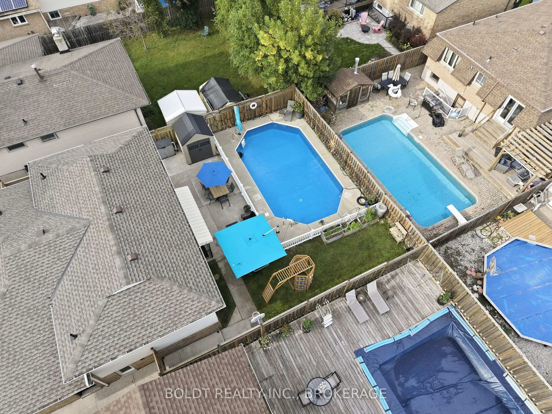 Photo 4 of 84 Allanbrook Street, Hamilton, Stoney Creek Mountain — HOMEH