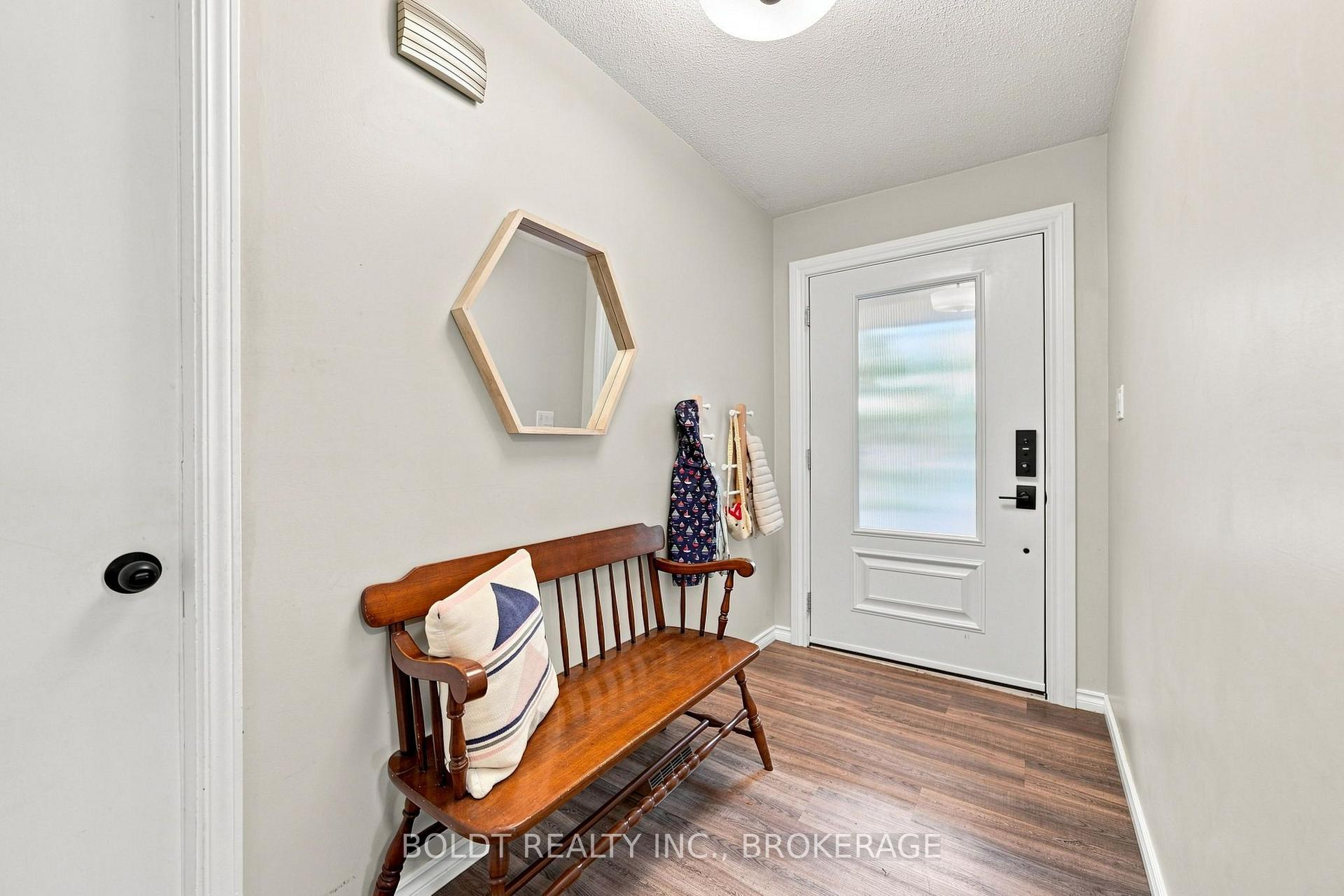 Photo 7 of 84 Allanbrook Street, Hamilton, Stoney Creek Mountain — HOMEH
