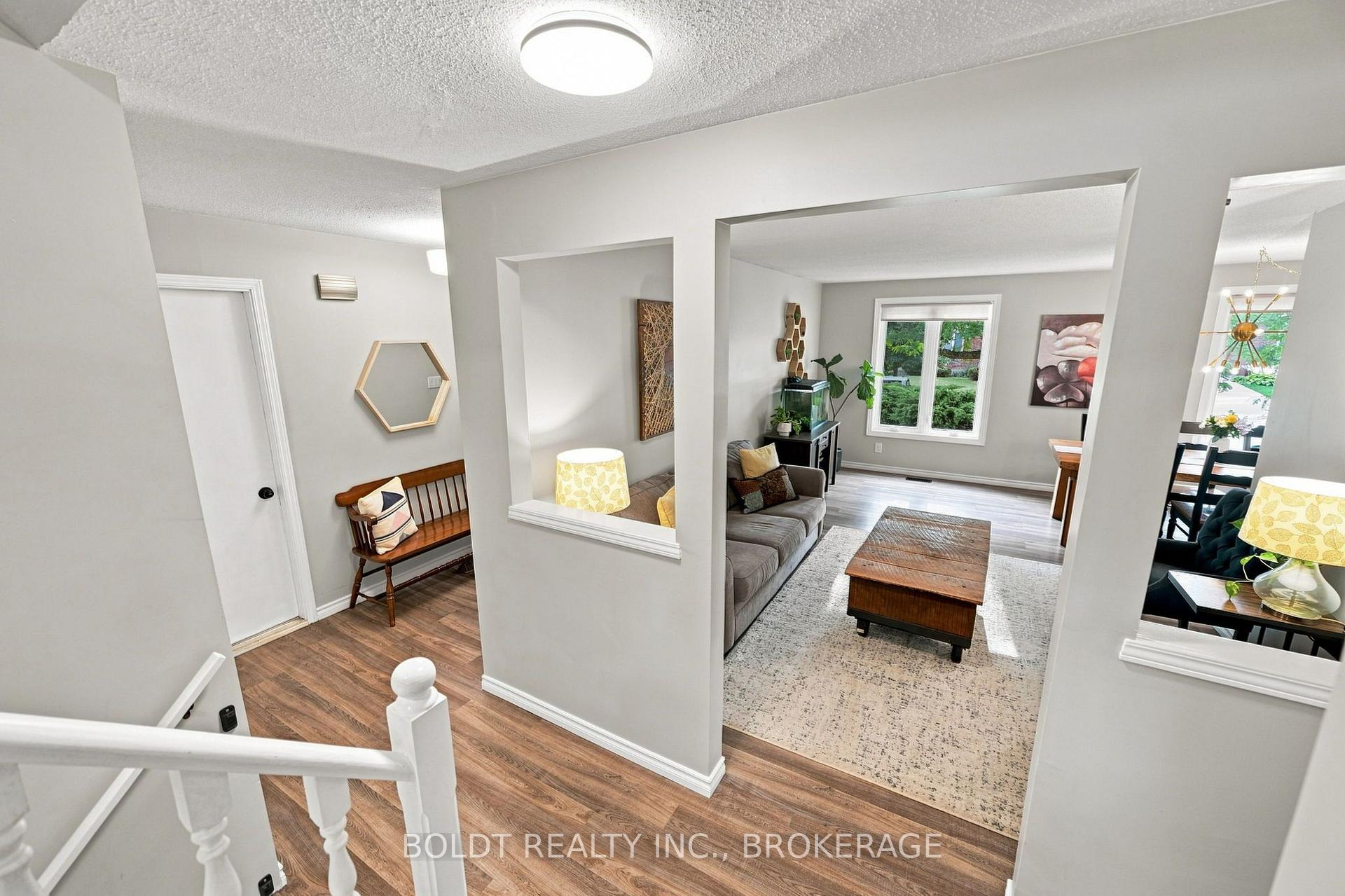 Photo 8 of 84 Allanbrook Street, Hamilton, Stoney Creek Mountain — HOMEH