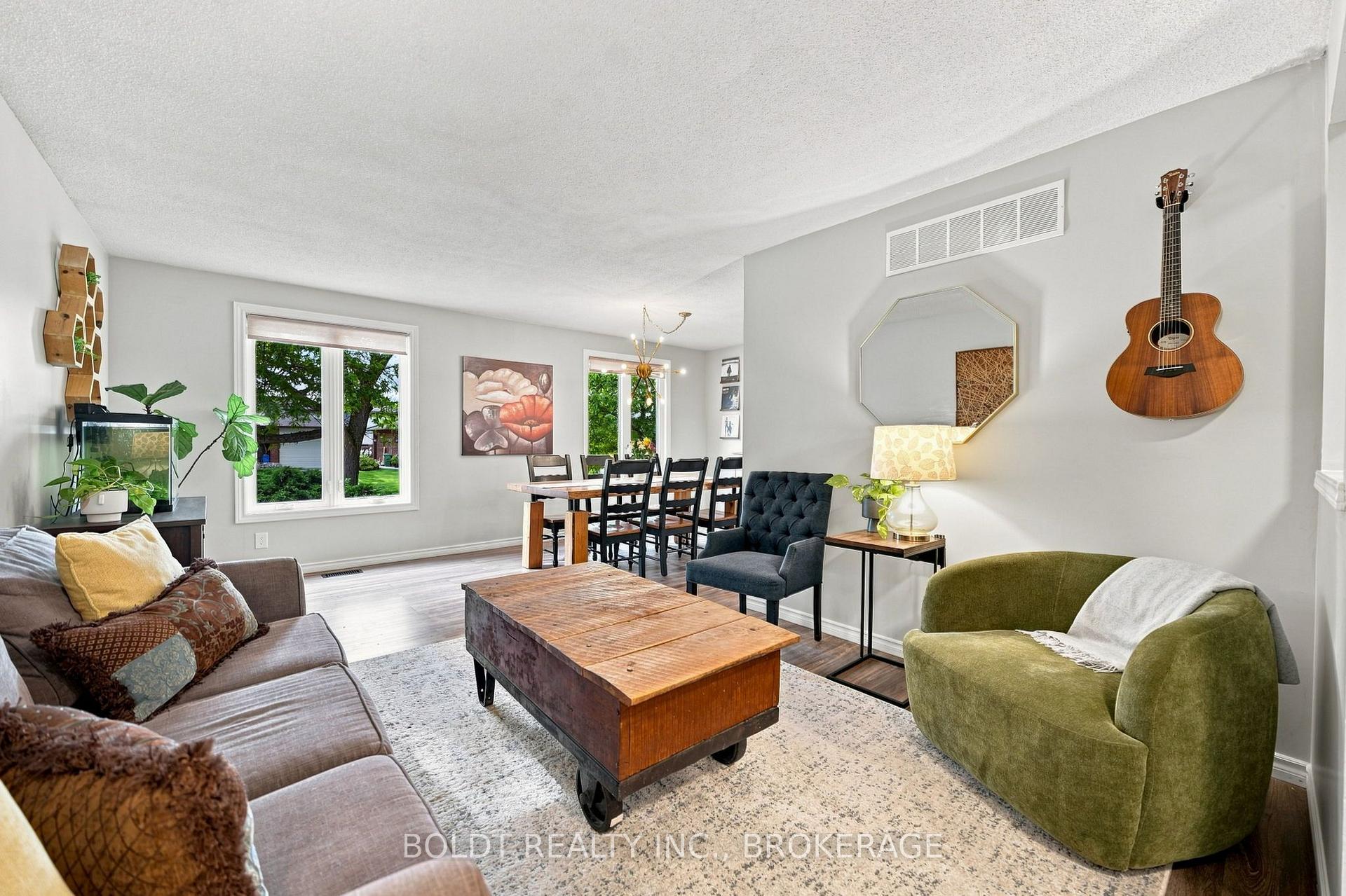 Photo 9 of 84 Allanbrook Street, Hamilton, Stoney Creek Mountain — HOMEH