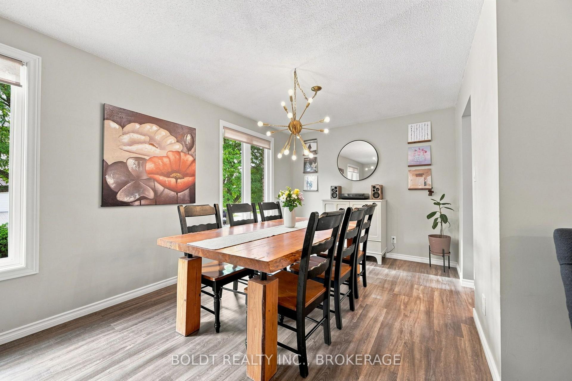 Photo 12 of 84 Allanbrook Street, Hamilton, Stoney Creek Mountain — HOMEH