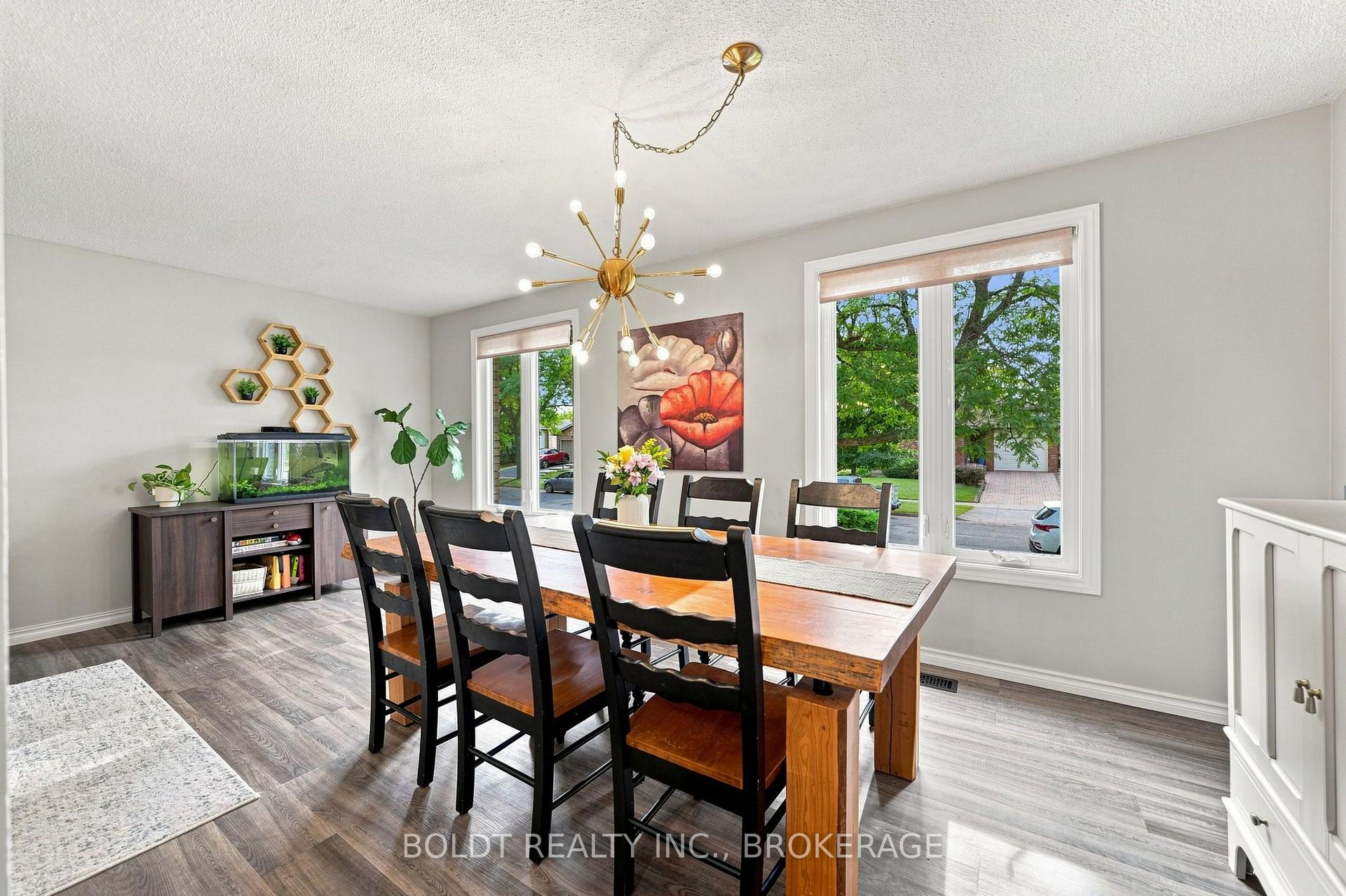Photo 13 of 84 Allanbrook Street, Hamilton, Stoney Creek Mountain — HOMEH