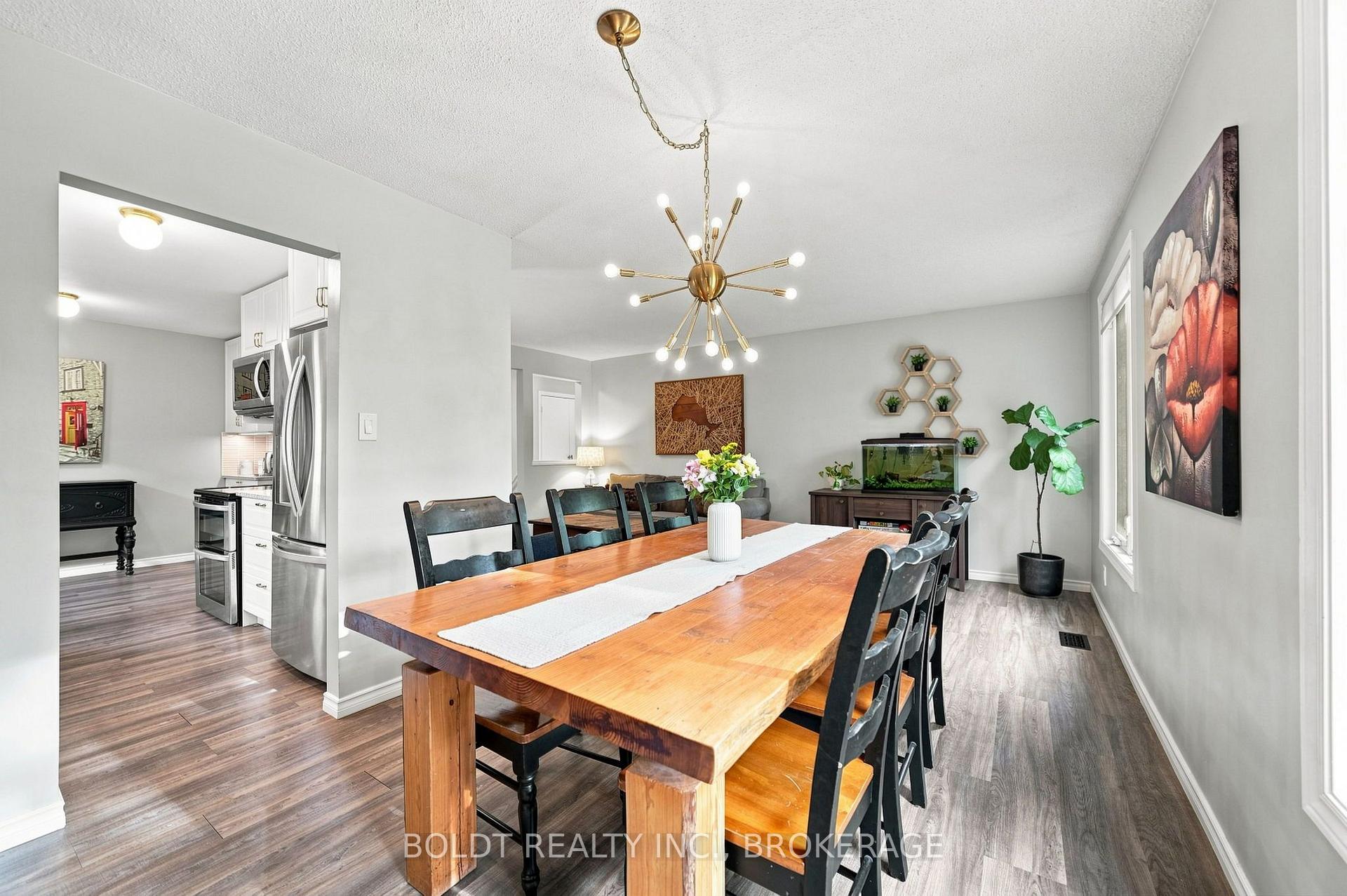Photo 14 of 84 Allanbrook Street, Hamilton, Stoney Creek Mountain — HOMEH