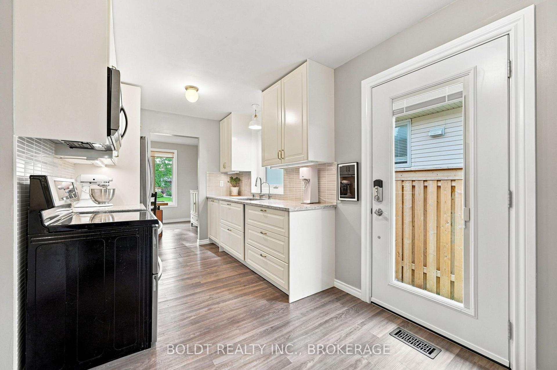 Photo 19 of 84 Allanbrook Street, Hamilton, Stoney Creek Mountain — HOMEH