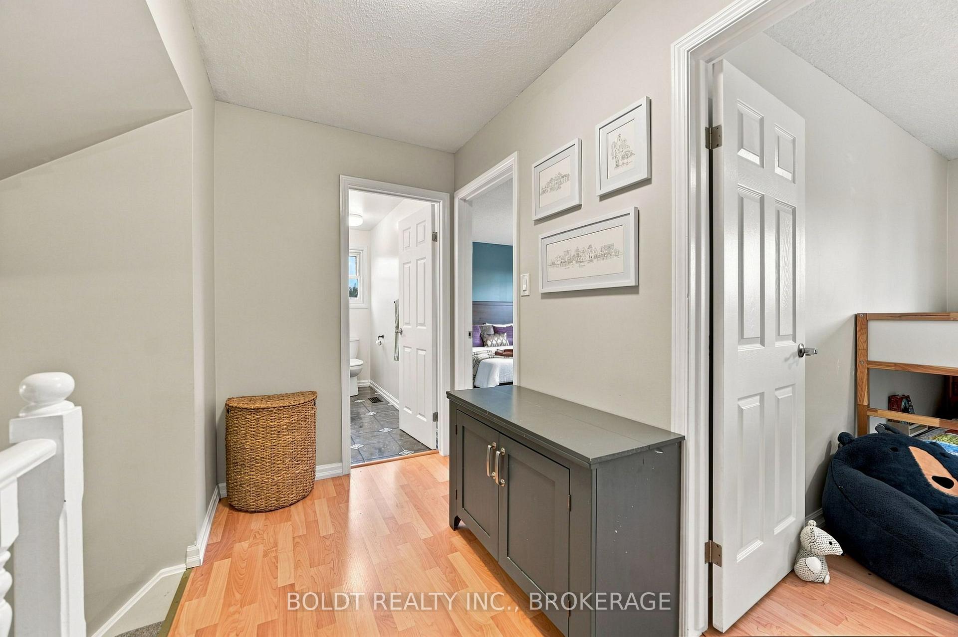 Photo 21 of 84 Allanbrook Street, Hamilton, Stoney Creek Mountain — HOMEH