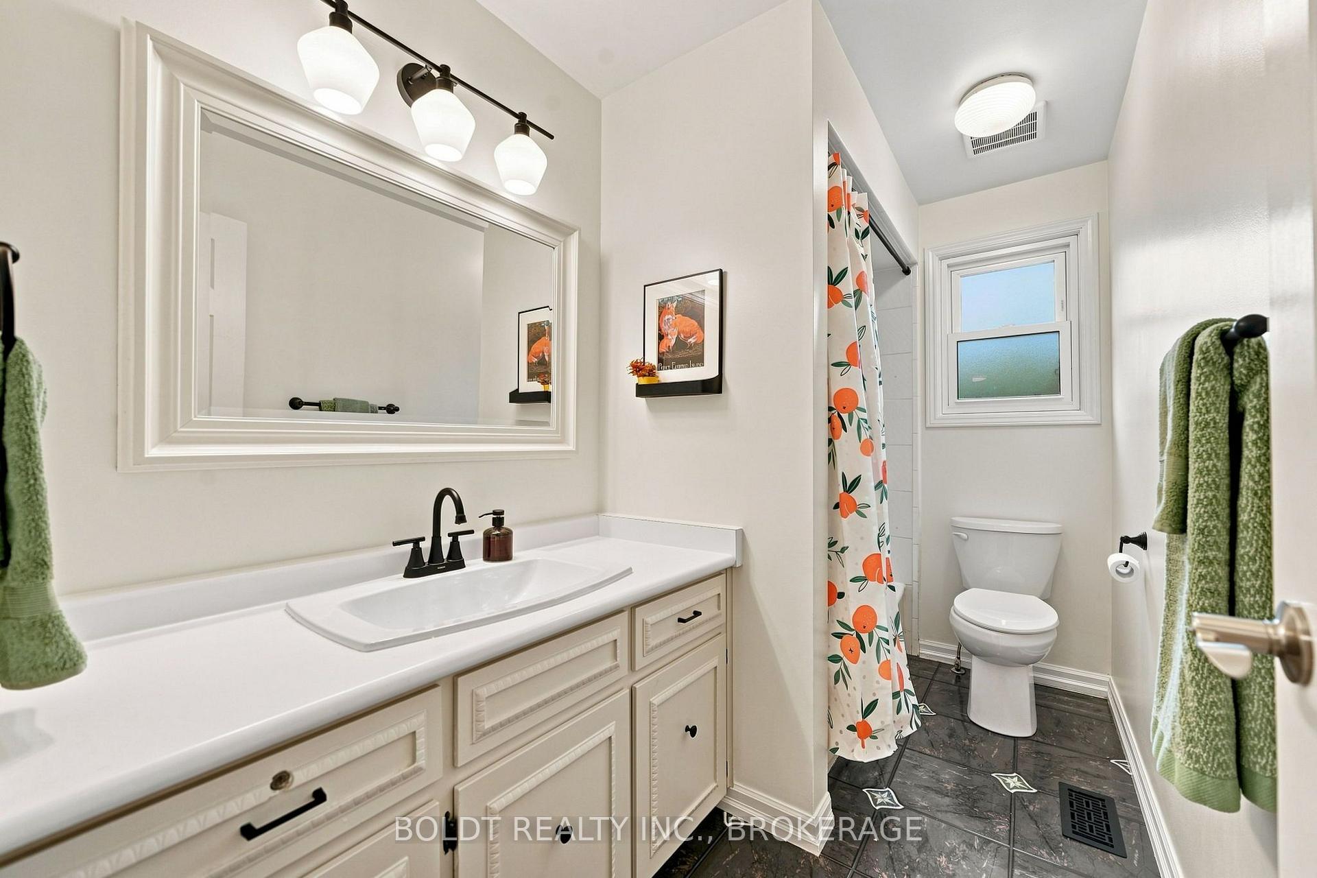 Photo 29 of 84 Allanbrook Street, Hamilton, Stoney Creek Mountain — HOMEH