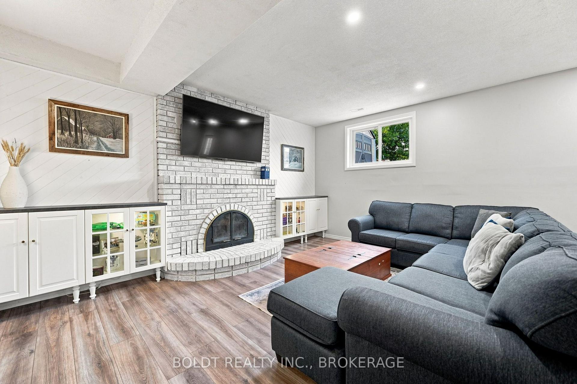 Photo 32 of 84 Allanbrook Street, Hamilton, Stoney Creek Mountain — HOMEH