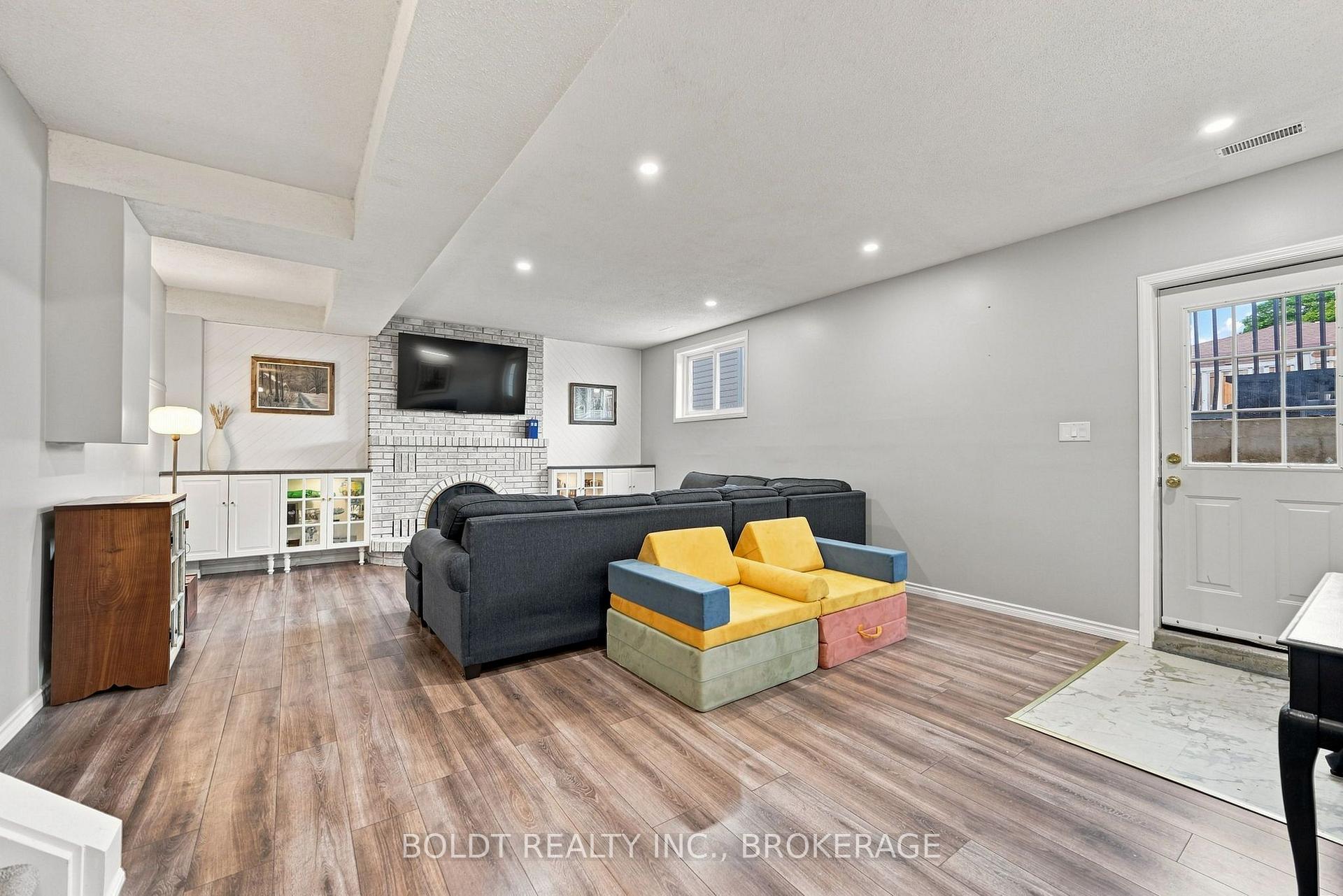 Photo 34 of 84 Allanbrook Street, Hamilton, Stoney Creek Mountain — HOMEH