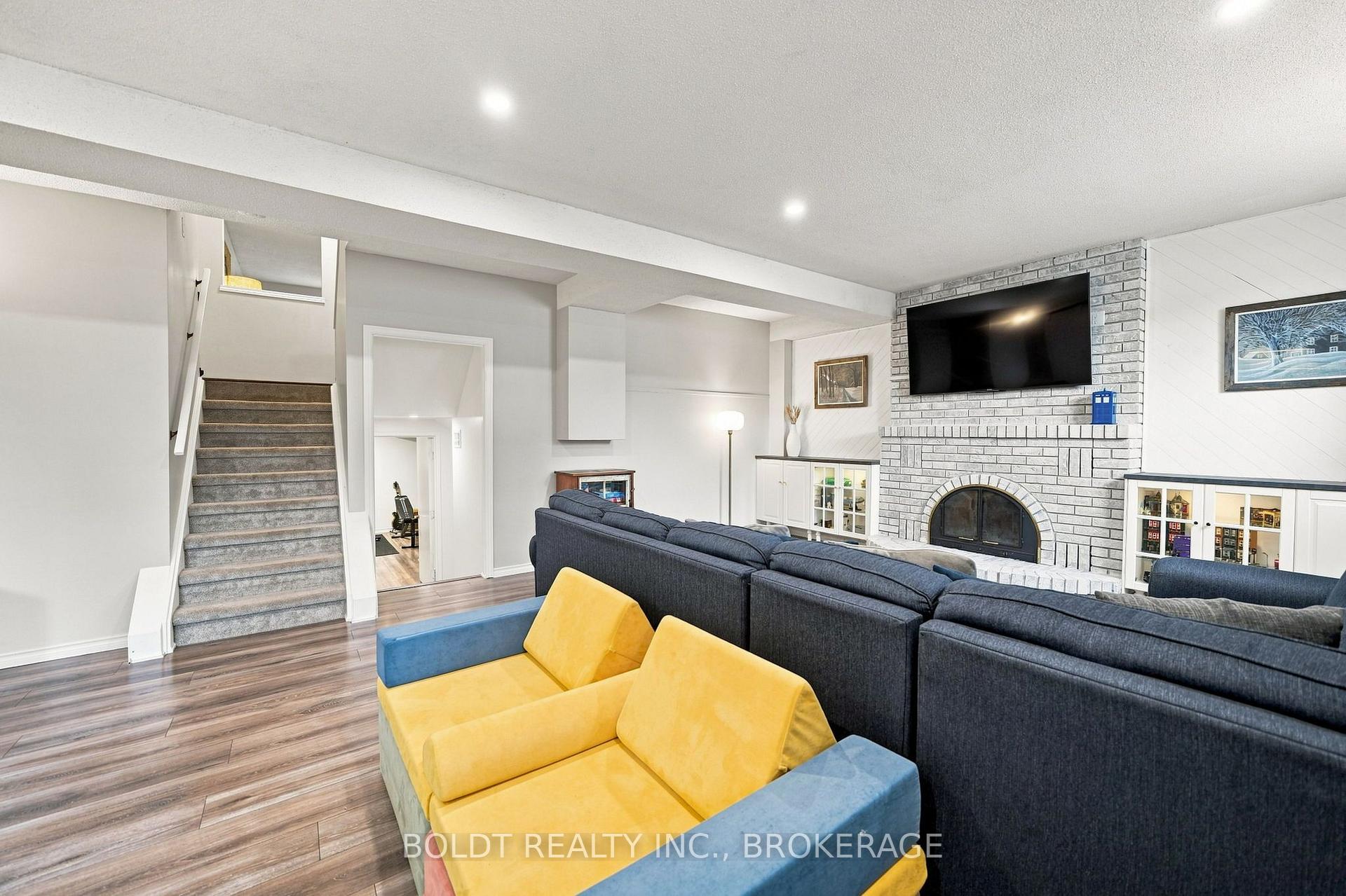 Photo 37 of 84 Allanbrook Street, Hamilton, Stoney Creek Mountain — HOMEH