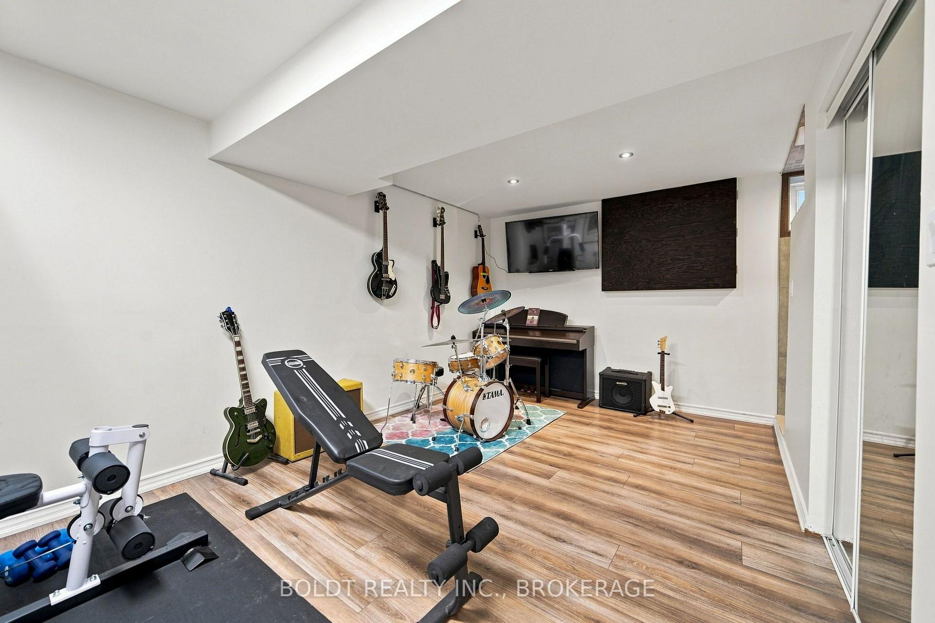 Photo 38 of 84 Allanbrook Street, Hamilton, Stoney Creek Mountain — HOMEH