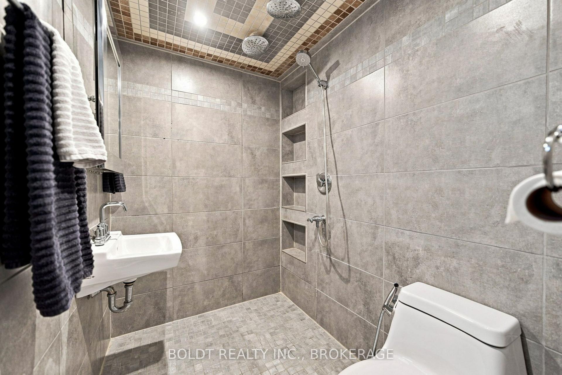 Photo 40 of 84 Allanbrook Street, Hamilton, Stoney Creek Mountain — HOMEH