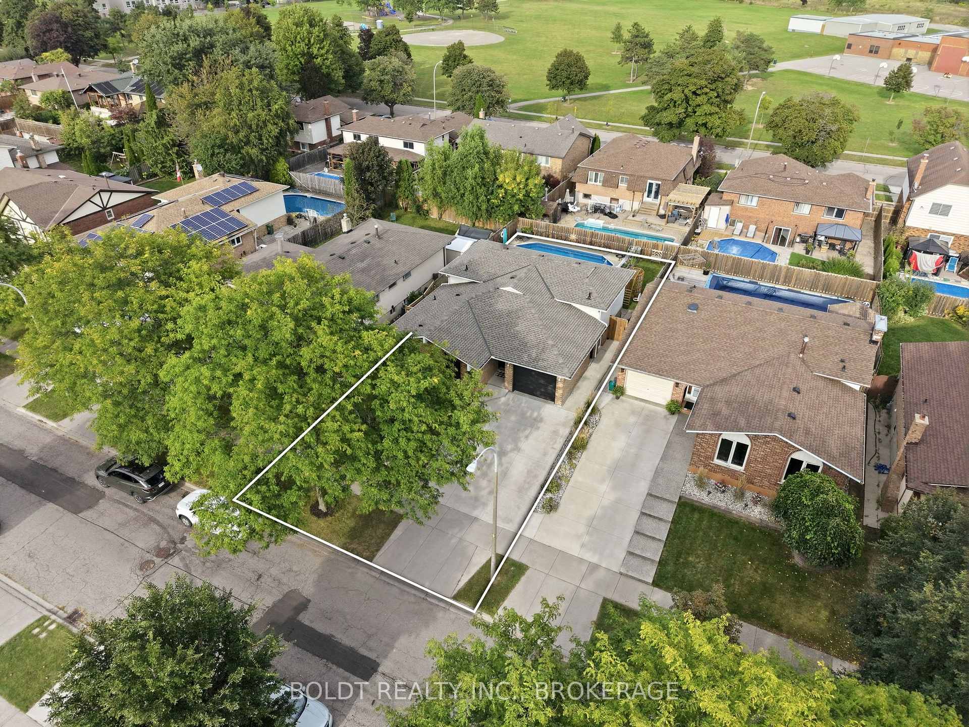 Photo 48 of 84 Allanbrook Street, Hamilton, Stoney Creek Mountain — HOMEH