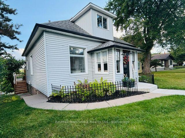Photo 2 of 917 Park Street, Kenora, Central — HOMEH