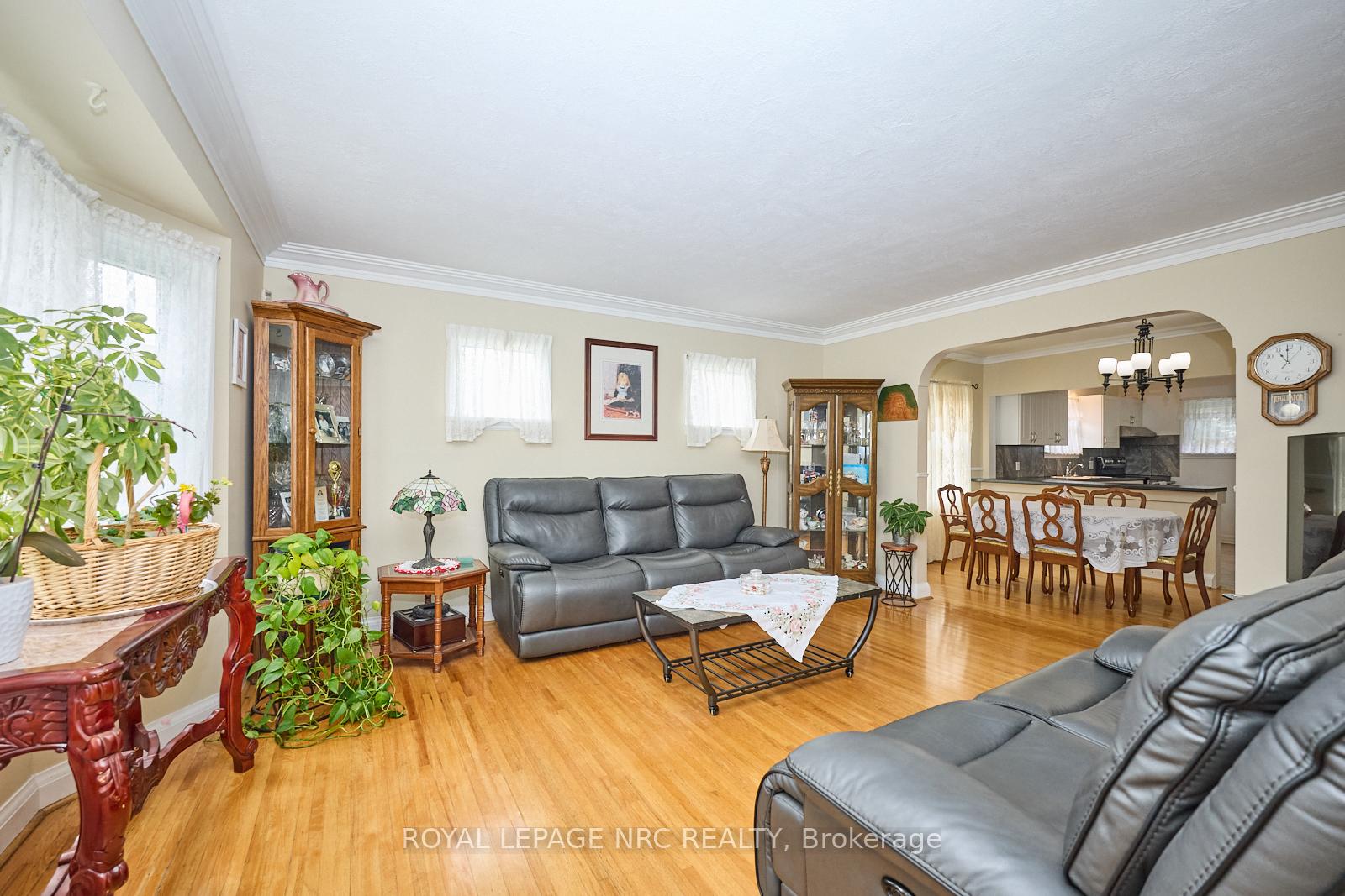 Photo 3 of 1 Thorndale Avenue, St. Catharines, Haig — HOMEH