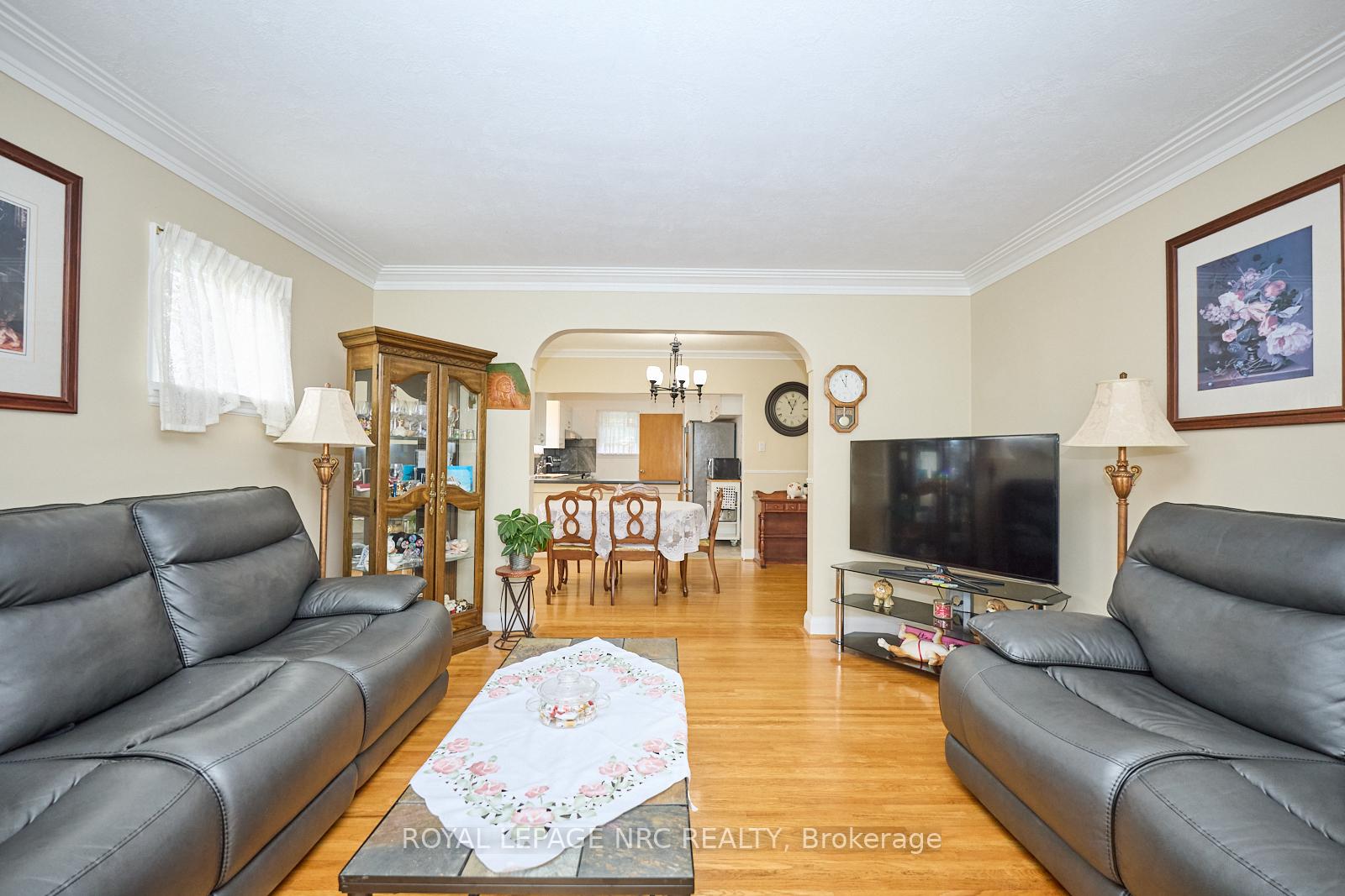 Photo 4 of 1 Thorndale Avenue, St. Catharines, Haig — HOMEH