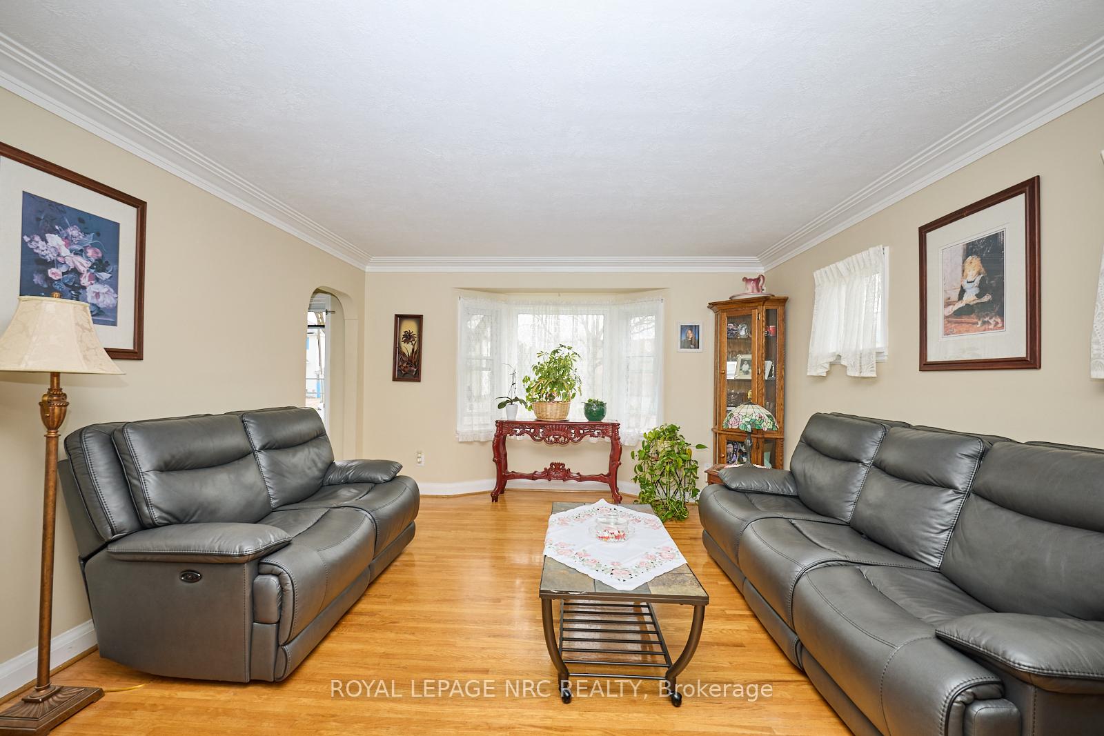Photo 6 of 1 Thorndale Avenue, St. Catharines, Haig — HOMEH