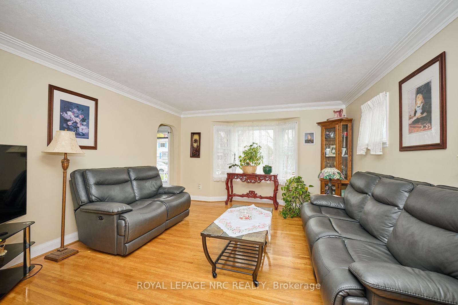 Photo 7 of 1 Thorndale Avenue, St. Catharines, Haig — HOMEH