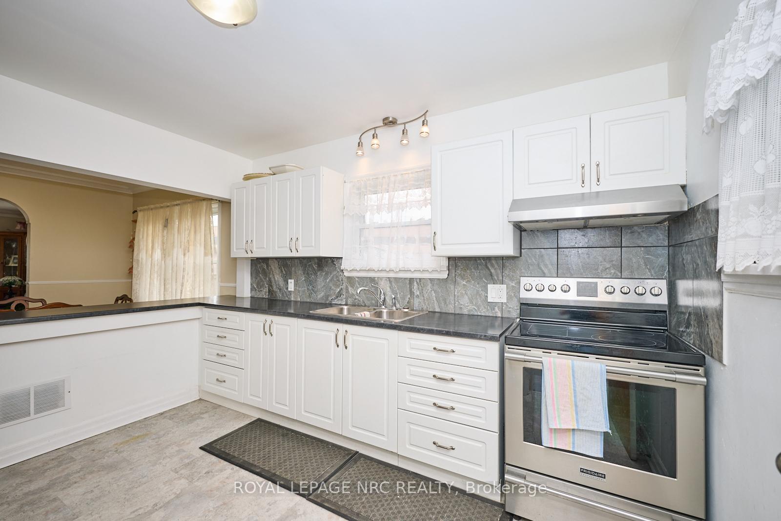 Photo 12 of 1 Thorndale Avenue, St. Catharines, Haig — HOMEH