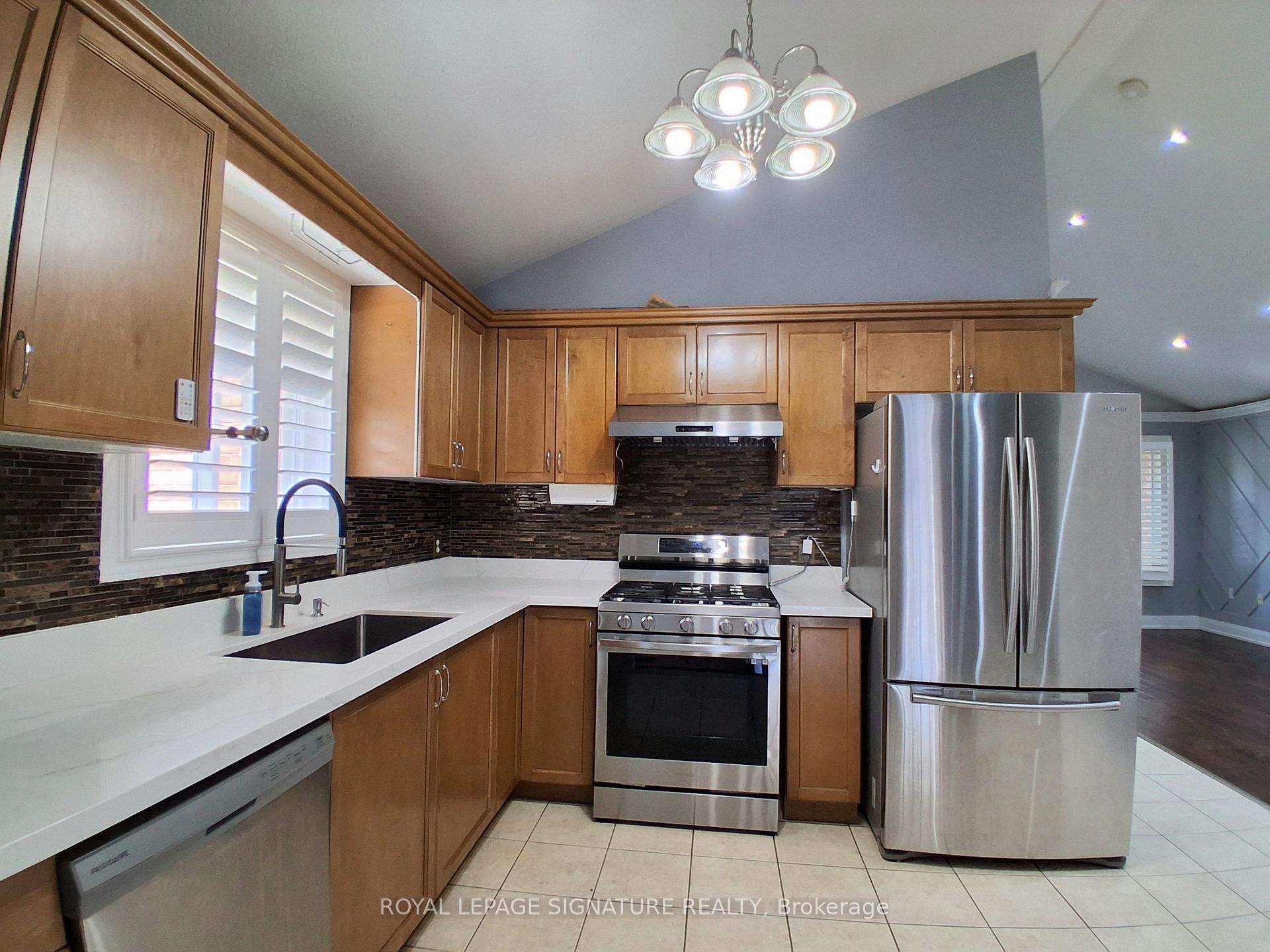 Photo 29 of 50 Shadetree Crescent, Hamilton, Stoney Creek Mountain — HOMEH