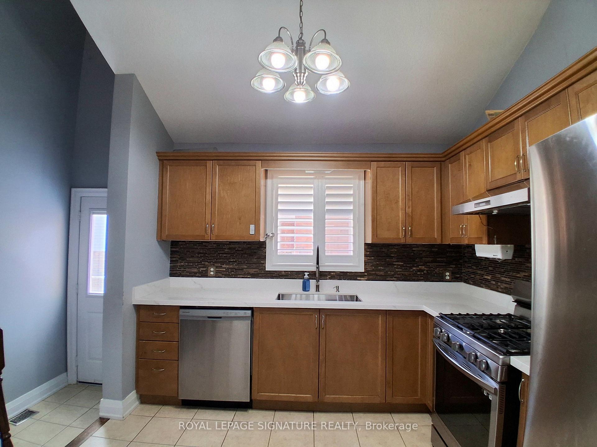 Photo 33 of 50 Shadetree Crescent, Hamilton, Stoney Creek Mountain — HOMEH