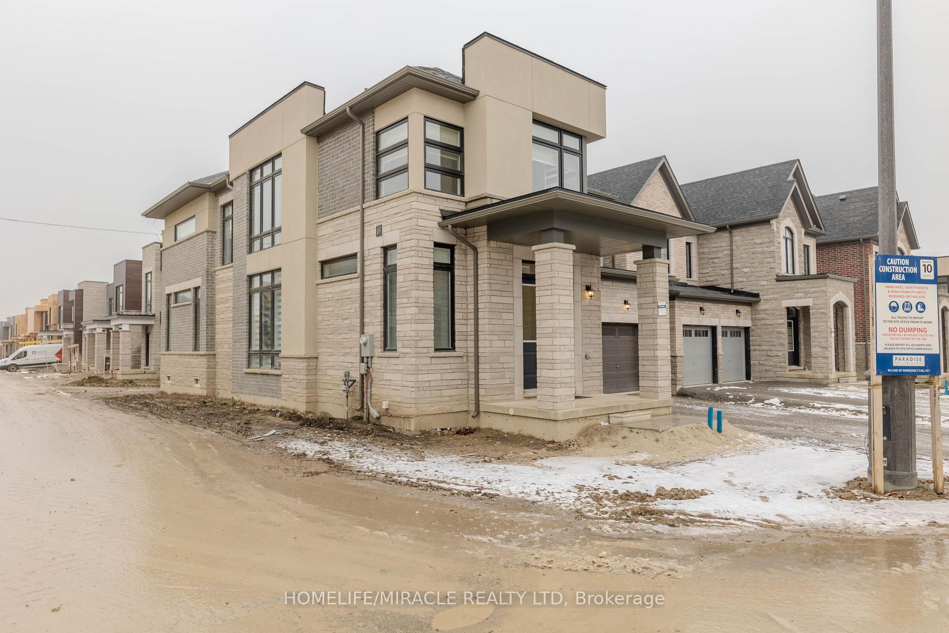 Photo 3 of 89 Halldorson Avenue, Aurora, Bayview Northeast — HOMEH