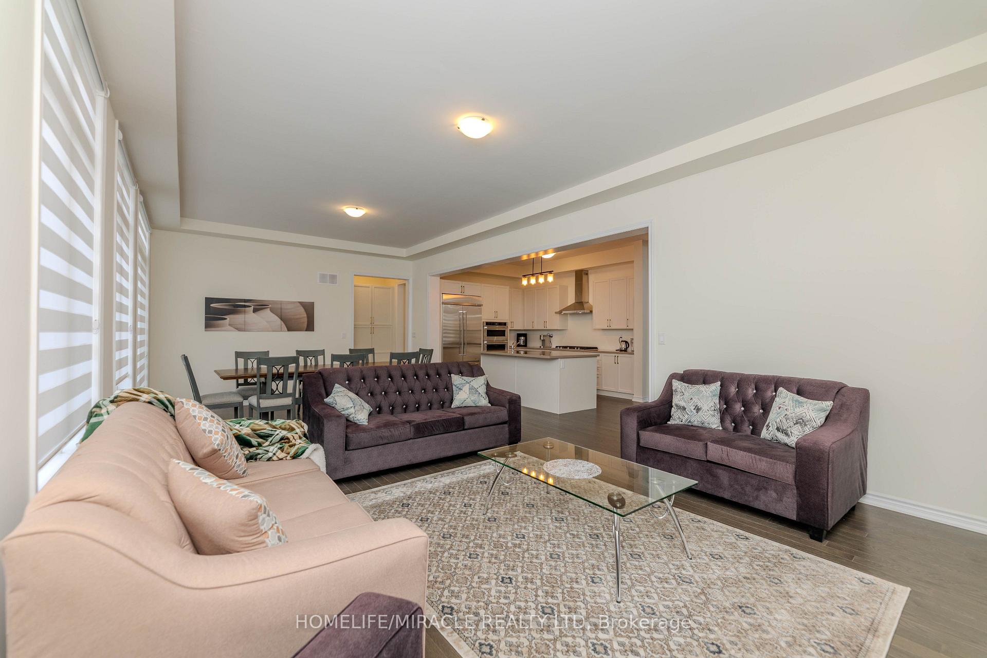 Photo 8 of 89 Halldorson Avenue, Aurora, Bayview Northeast — HOMEH