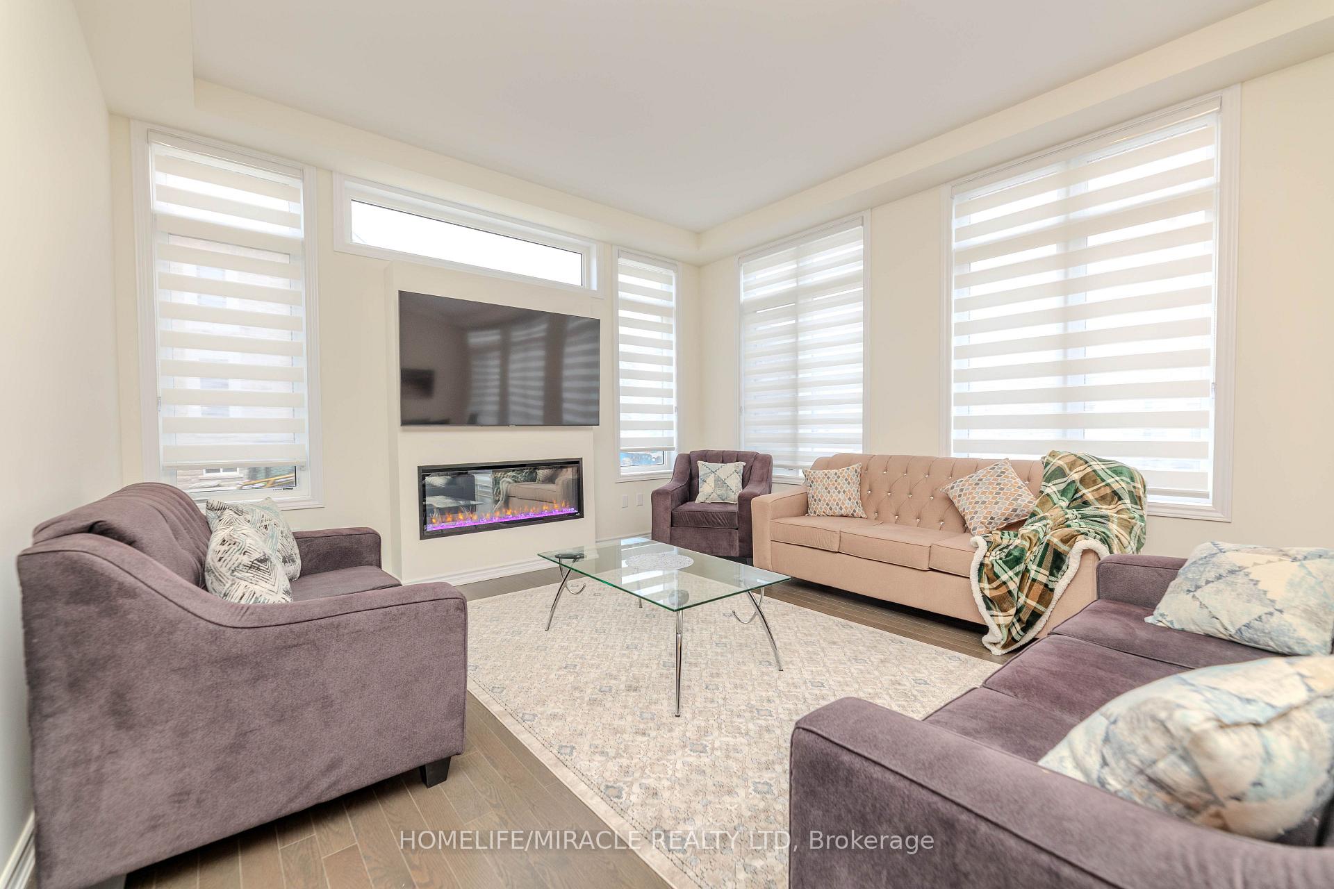 Photo 9 of 89 Halldorson Avenue, Aurora, Bayview Northeast — HOMEH