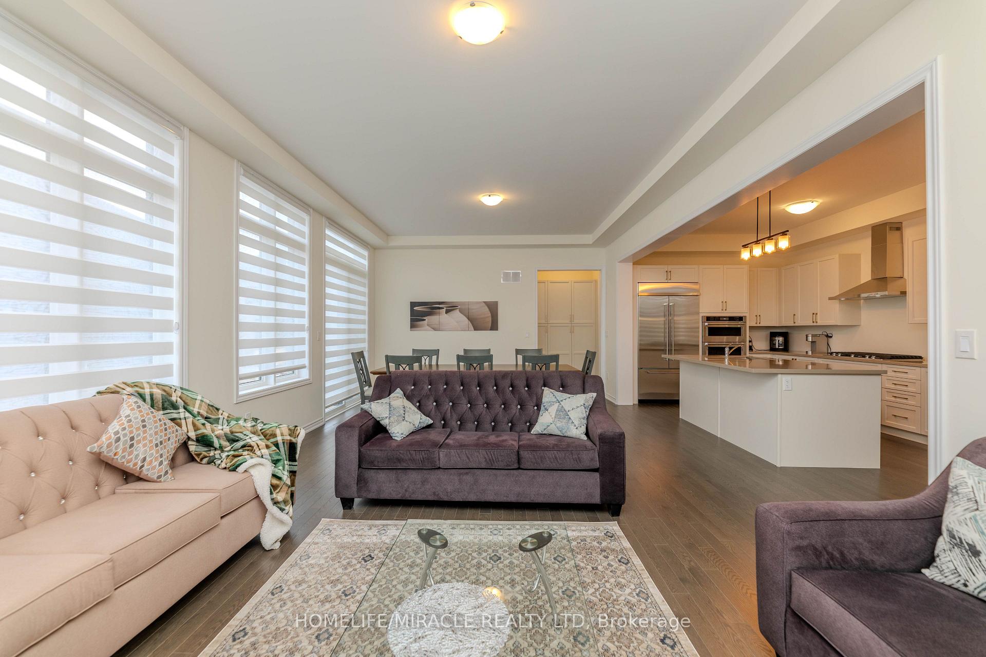 Photo 10 of 89 Halldorson Avenue, Aurora, Bayview Northeast — HOMEH