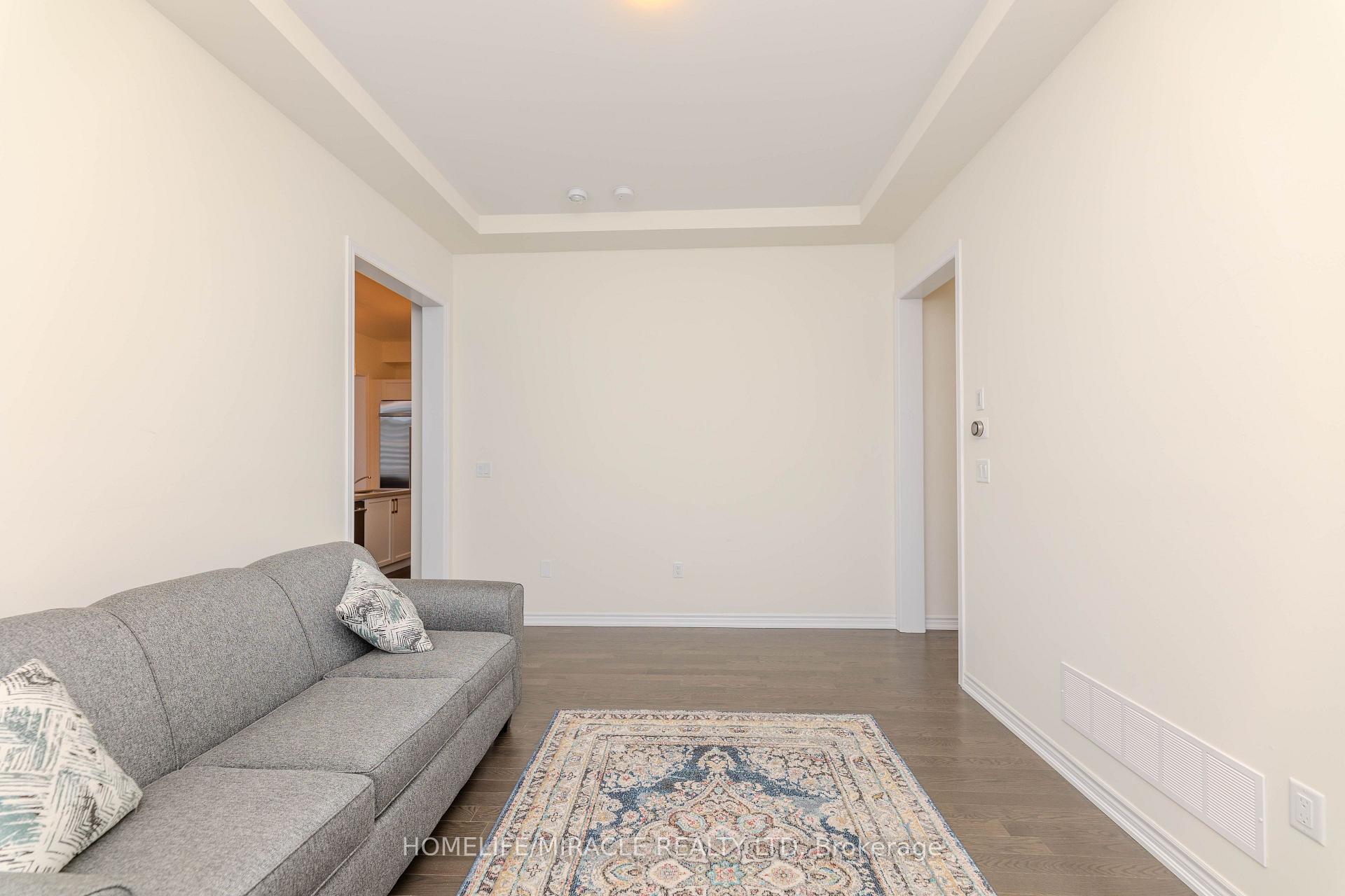 Photo 12 of 89 Halldorson Avenue, Aurora, Bayview Northeast — HOMEH