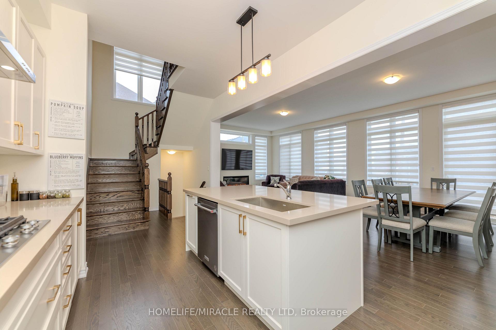 Photo 14 of 89 Halldorson Avenue, Aurora, Bayview Northeast — HOMEH