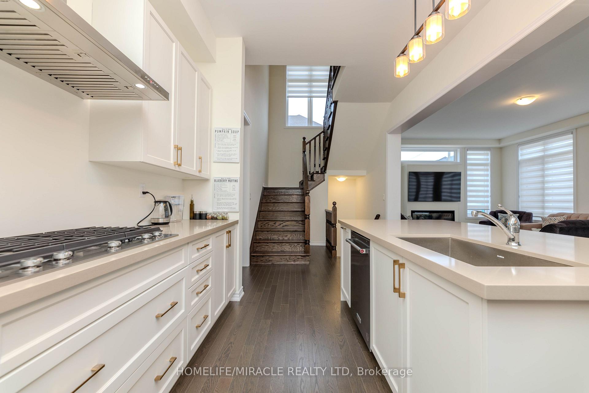 Photo 17 of 89 Halldorson Avenue, Aurora, Bayview Northeast — HOMEH