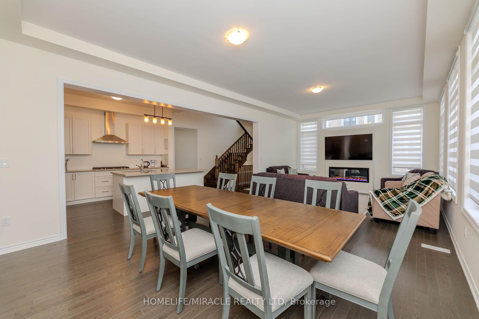 Photo 18 of 89 Halldorson Avenue, Aurora, Bayview Northeast — HOMEH