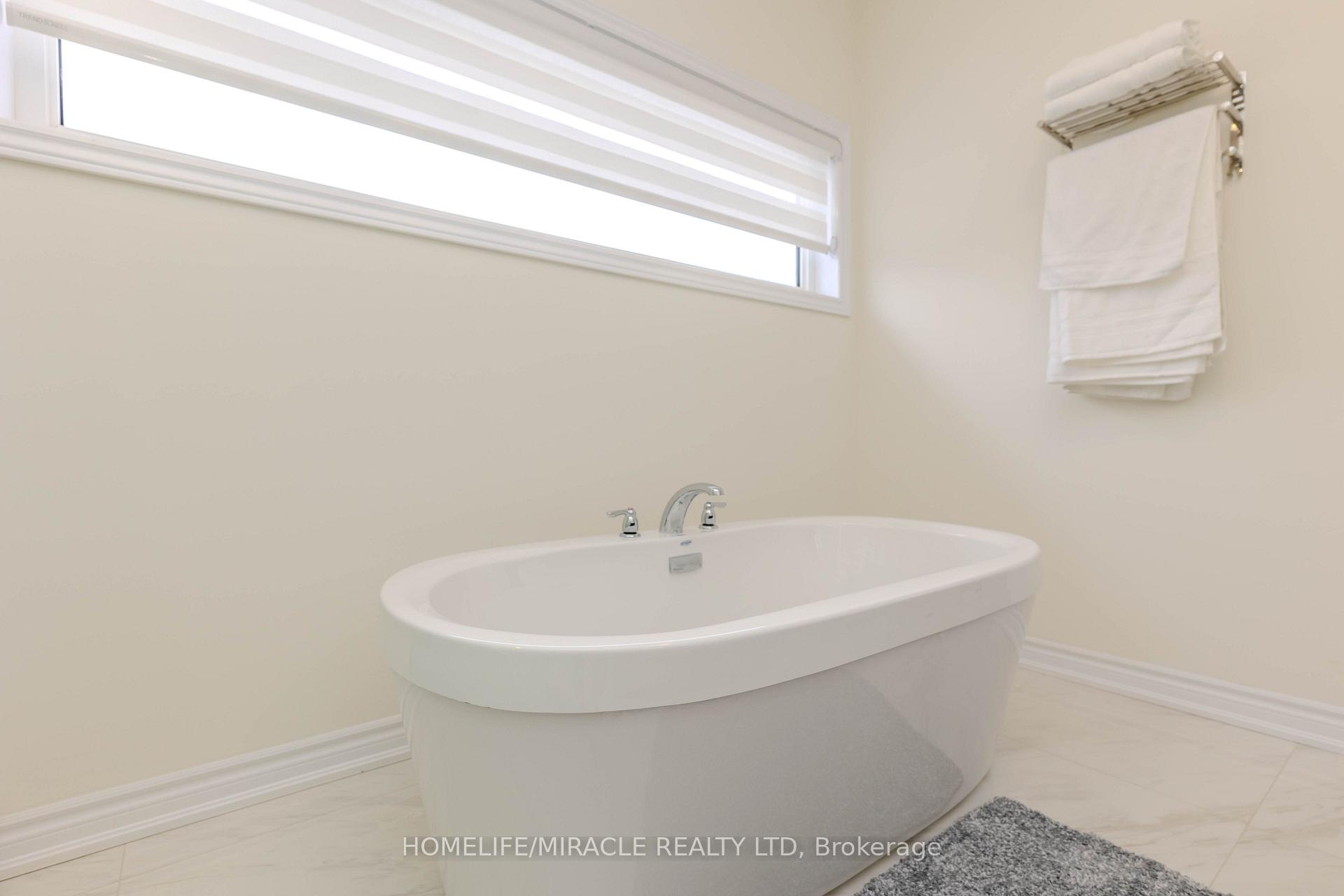 Photo 27 of 89 Halldorson Avenue, Aurora, Bayview Northeast — HOMEH