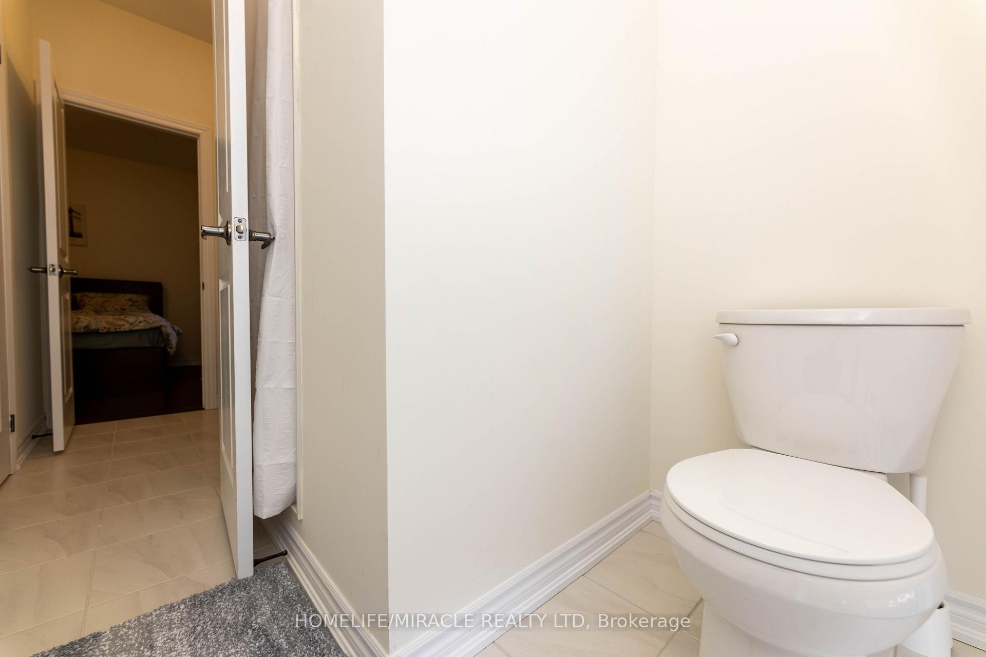 Photo 31 of 89 Halldorson Avenue, Aurora, Bayview Northeast — HOMEH